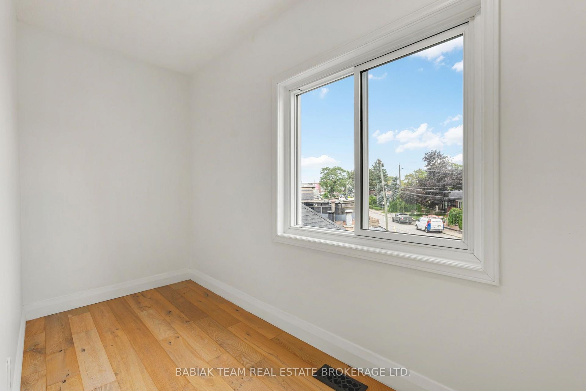Photo 23 of 57 Avon Avenue, Toronto, Rockcliffe-Smythe — HOMEH