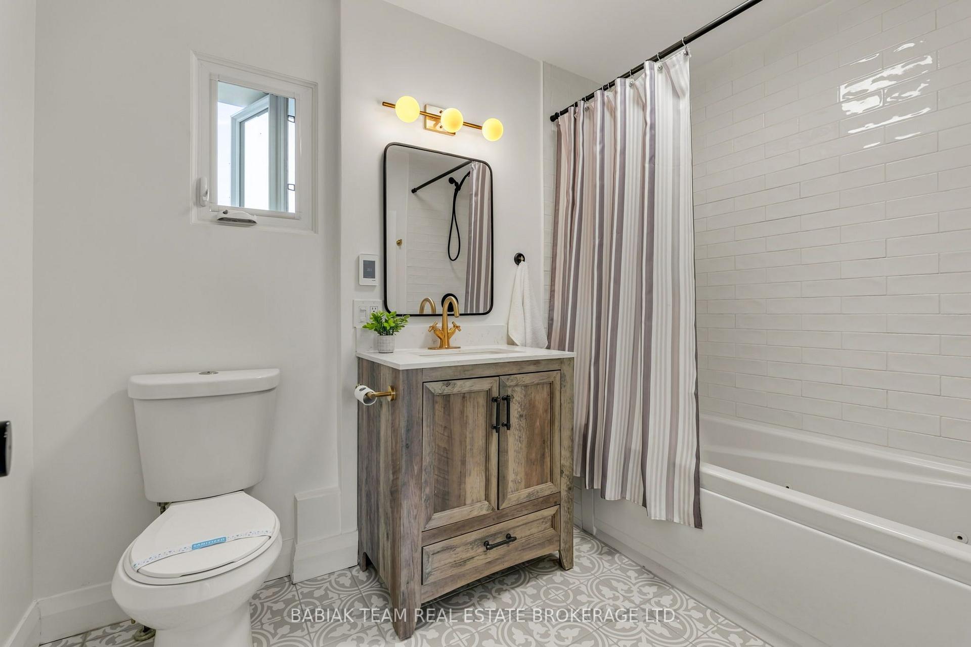 Photo 26 of 57 Avon Avenue, Toronto, Rockcliffe-Smythe — HOMEH