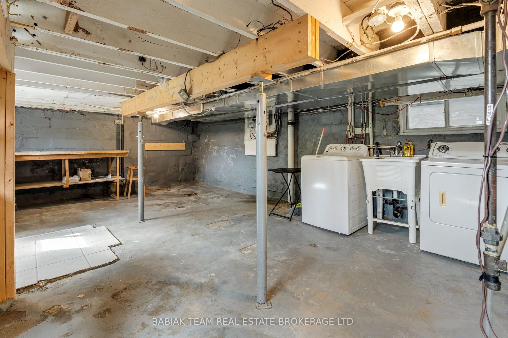 Photo 32 of 57 Avon Avenue, Toronto, Rockcliffe-Smythe — HOMEH