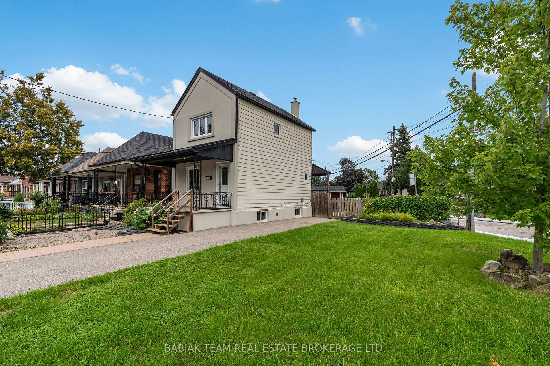 Photo 34 of 57 Avon Avenue, Toronto, Rockcliffe-Smythe — HOMEH