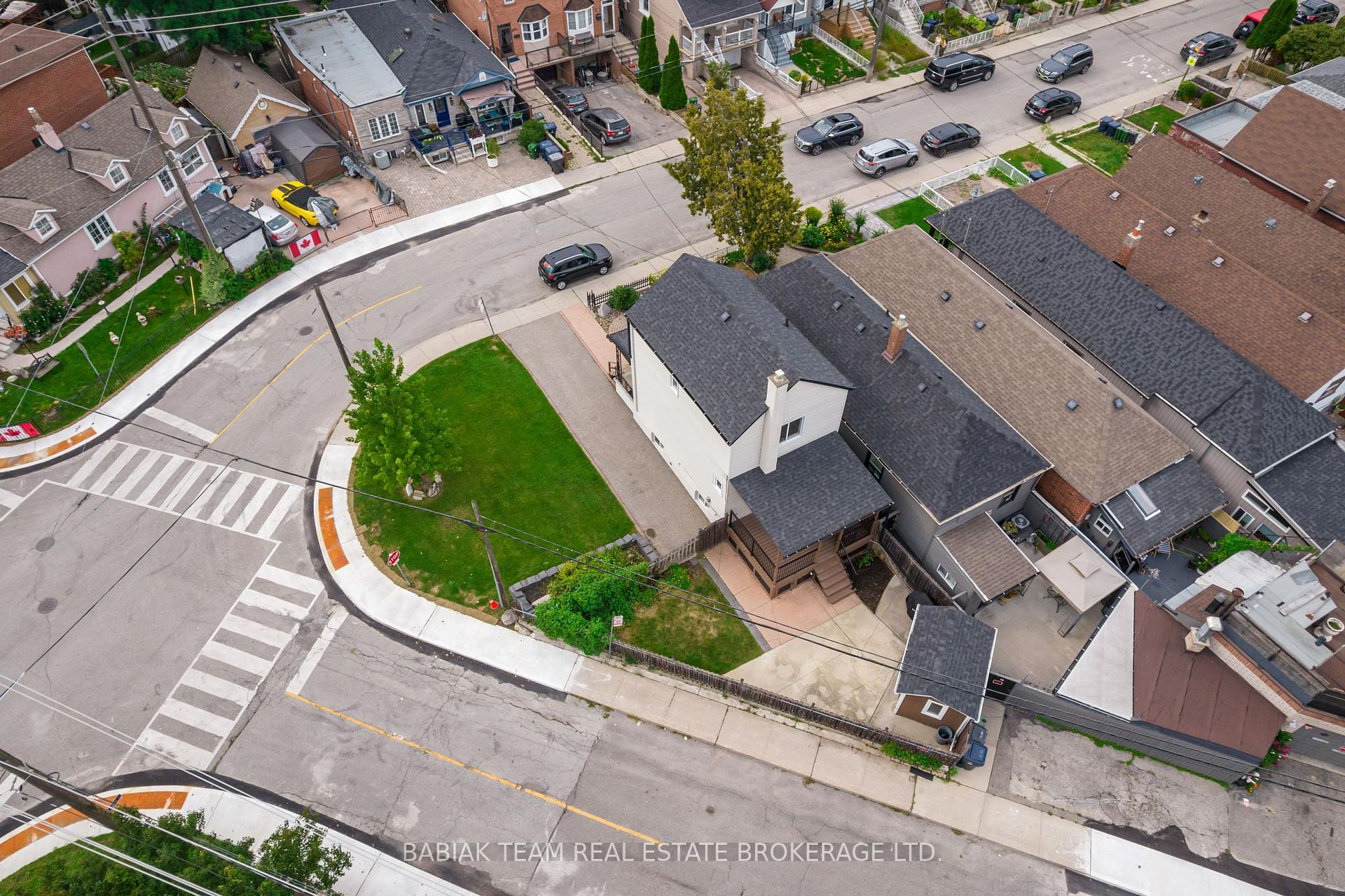 Photo 36 of 57 Avon Avenue, Toronto, Rockcliffe-Smythe — HOMEH