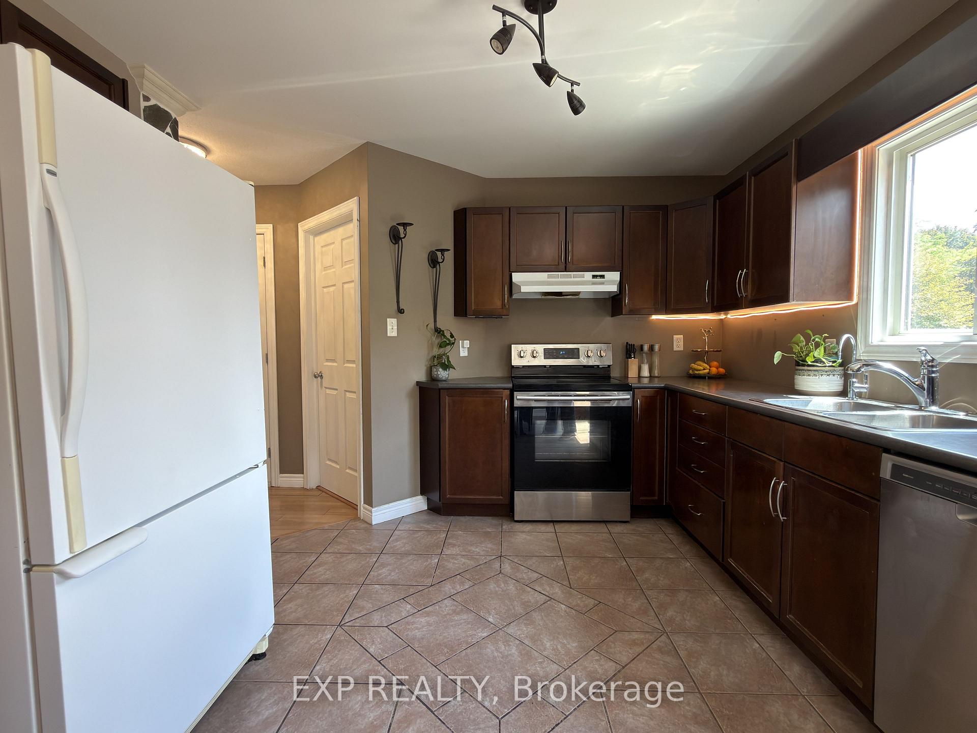 Photo 16 of 608 Highview Drive, St. Thomas — HOMEH
