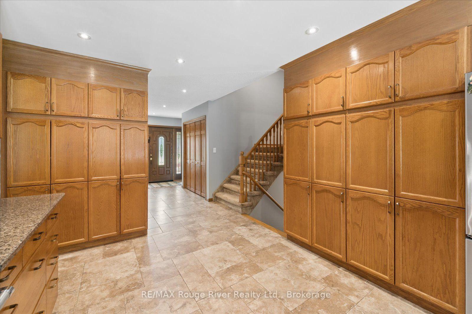 Photo 15 of 35 Royal Estate Drive, Kawartha Lakes, Pontypool — HOMEH