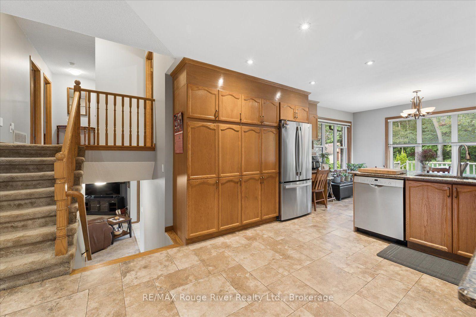 Photo 16 of 35 Royal Estate Drive, Kawartha Lakes, Pontypool — HOMEH