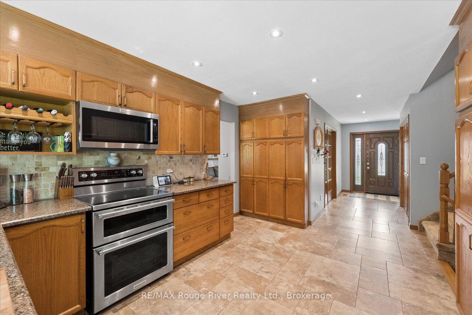 Photo 17 of 35 Royal Estate Drive, Kawartha Lakes, Pontypool — HOMEH