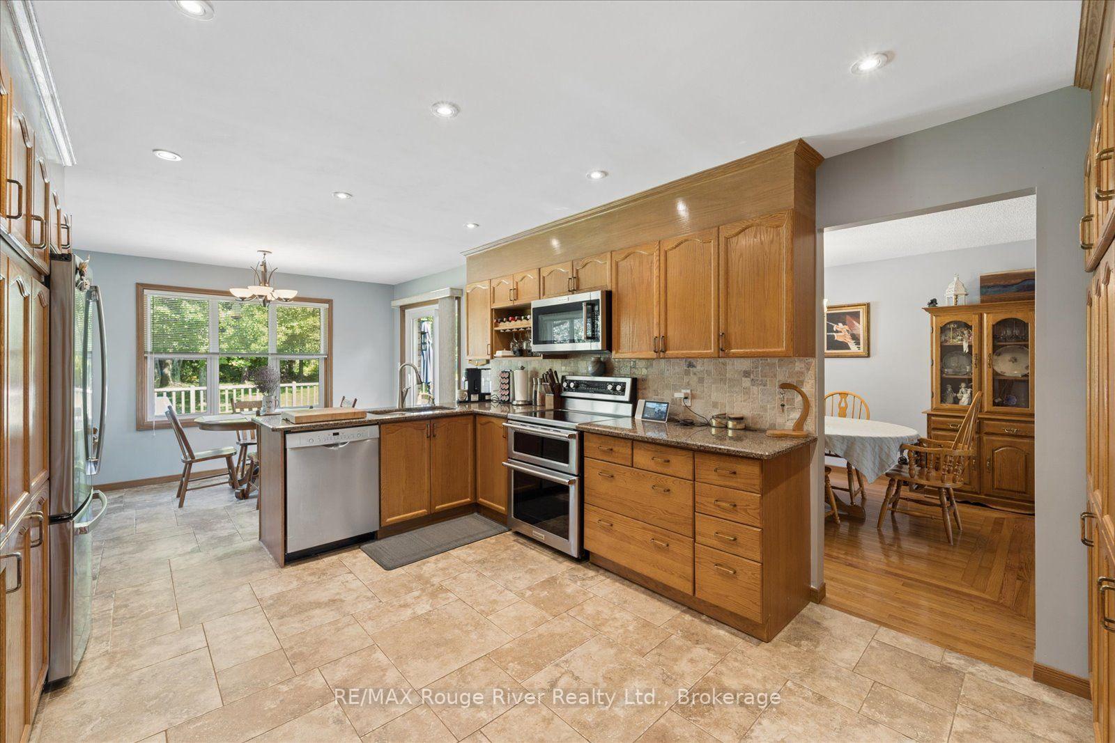 Photo 18 of 35 Royal Estate Drive, Kawartha Lakes, Pontypool — HOMEH