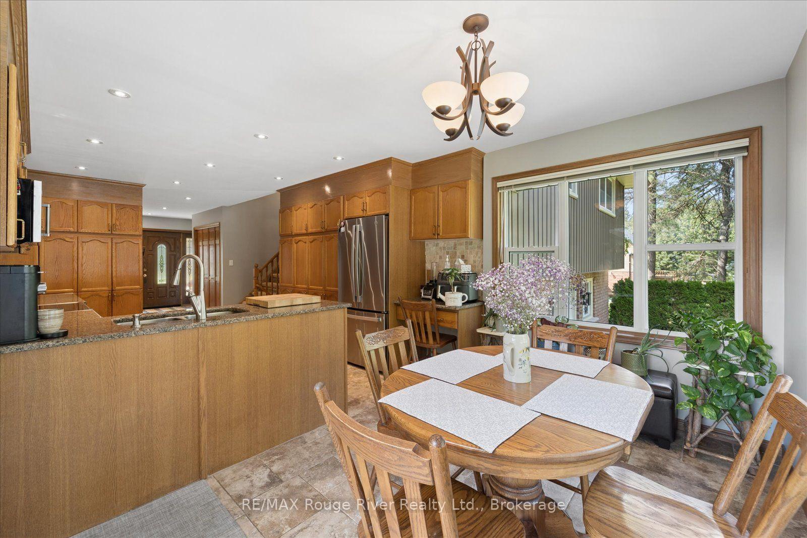 Photo 20 of 35 Royal Estate Drive, Kawartha Lakes, Pontypool — HOMEH