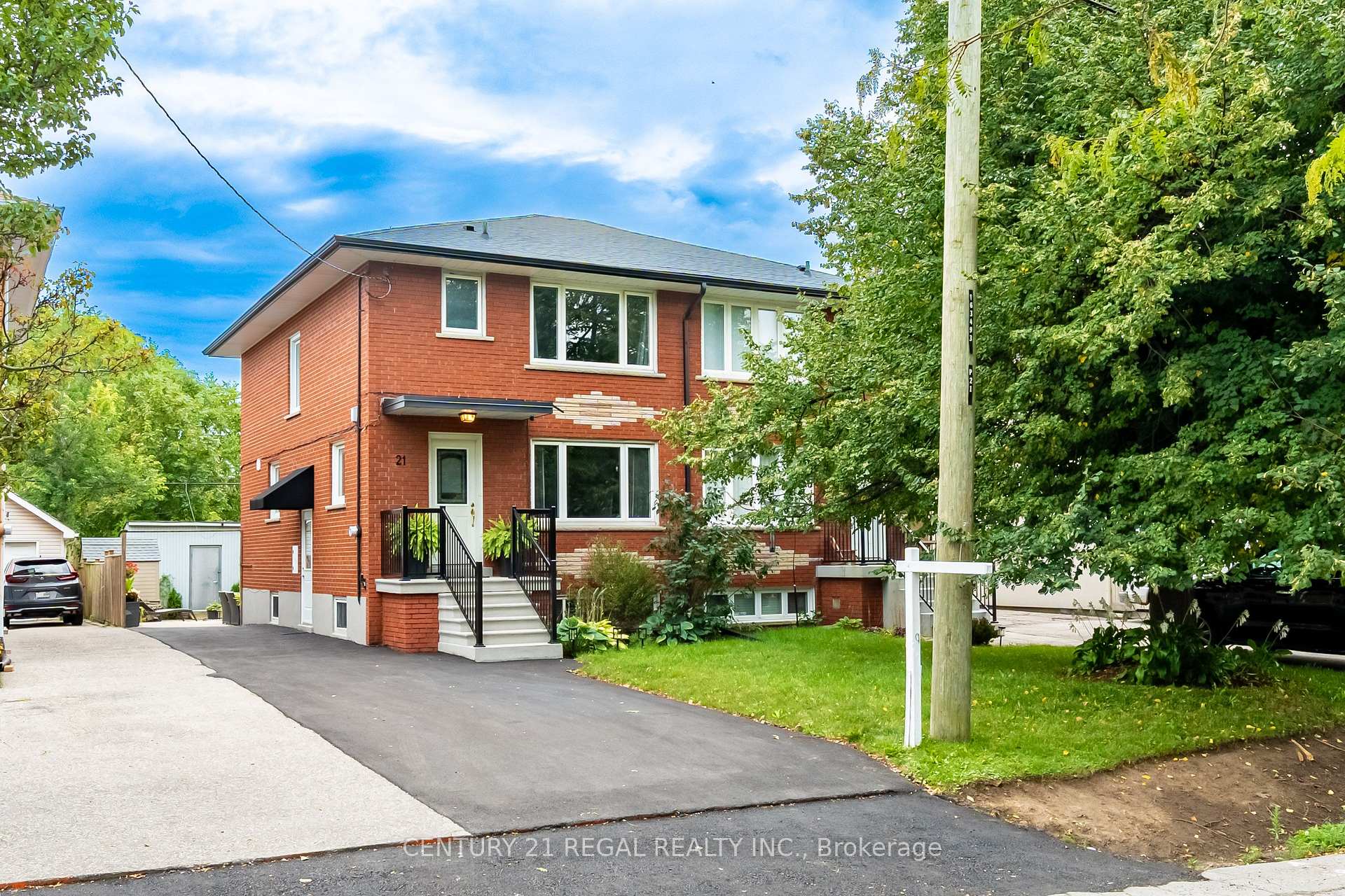 Photo 1 of 21 Burlingame Road, Etobicoke, Alderwood — HOMEH