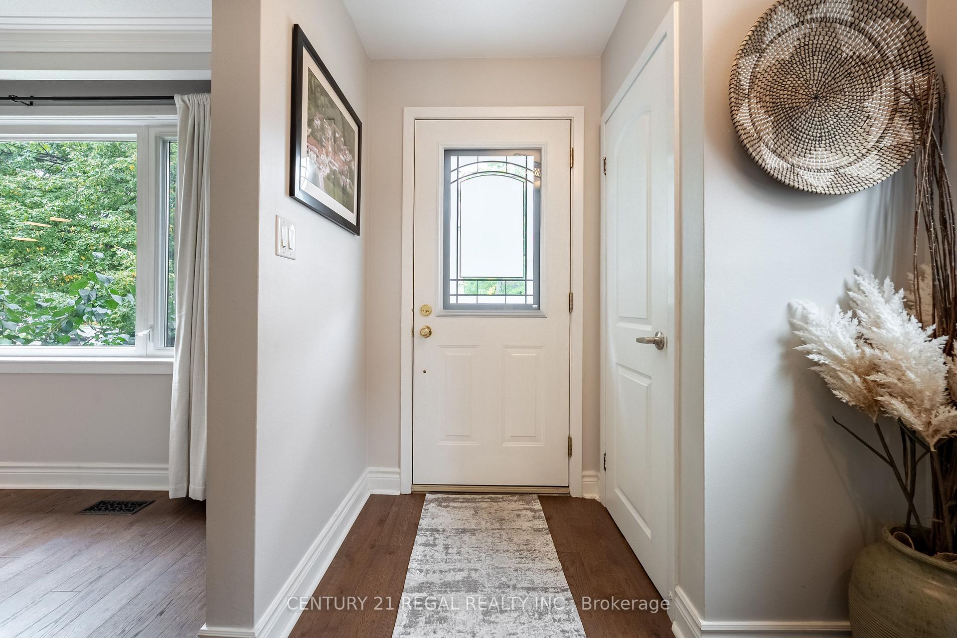 Photo 6 of 21 Burlingame Road, Etobicoke, Alderwood — HOMEH