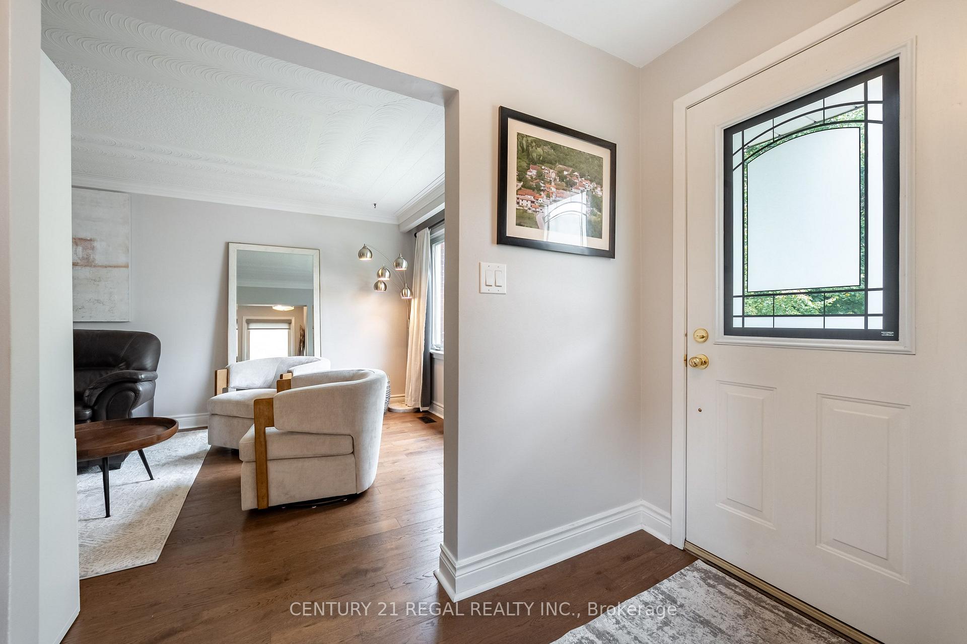 Photo 8 of 21 Burlingame Road, Etobicoke, Alderwood — HOMEH