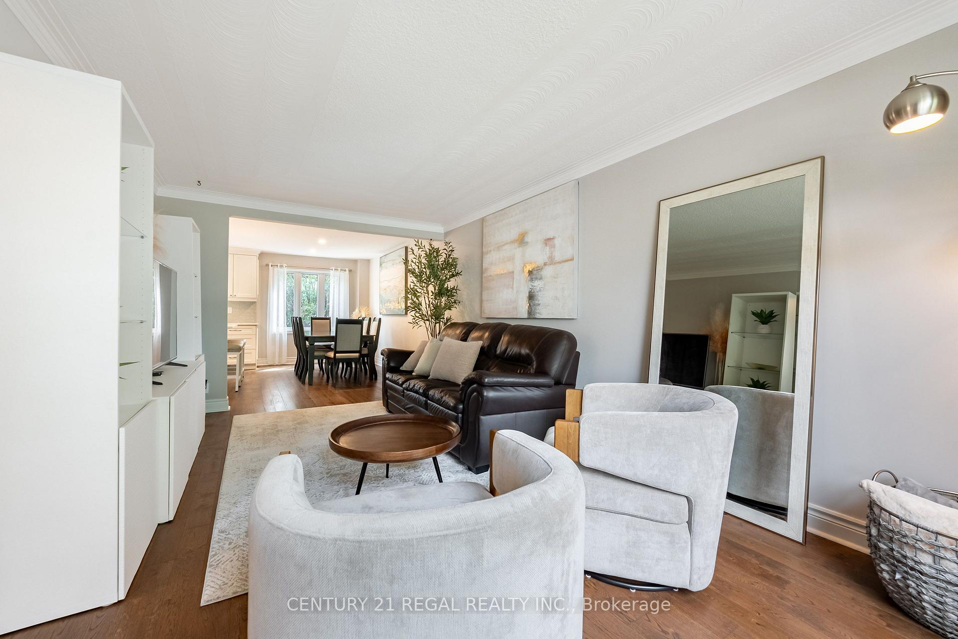 Photo 9 of 21 Burlingame Road, Etobicoke, Alderwood — HOMEH