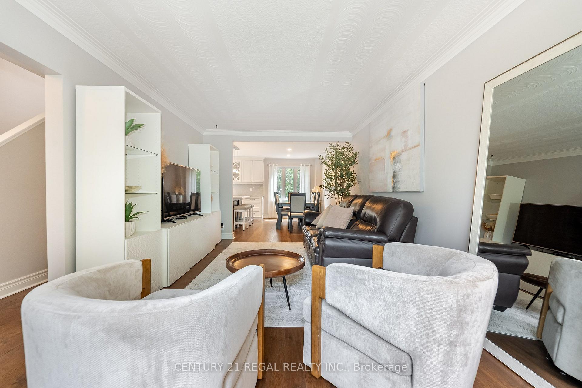 Photo 10 of 21 Burlingame Road, Etobicoke, Alderwood — HOMEH