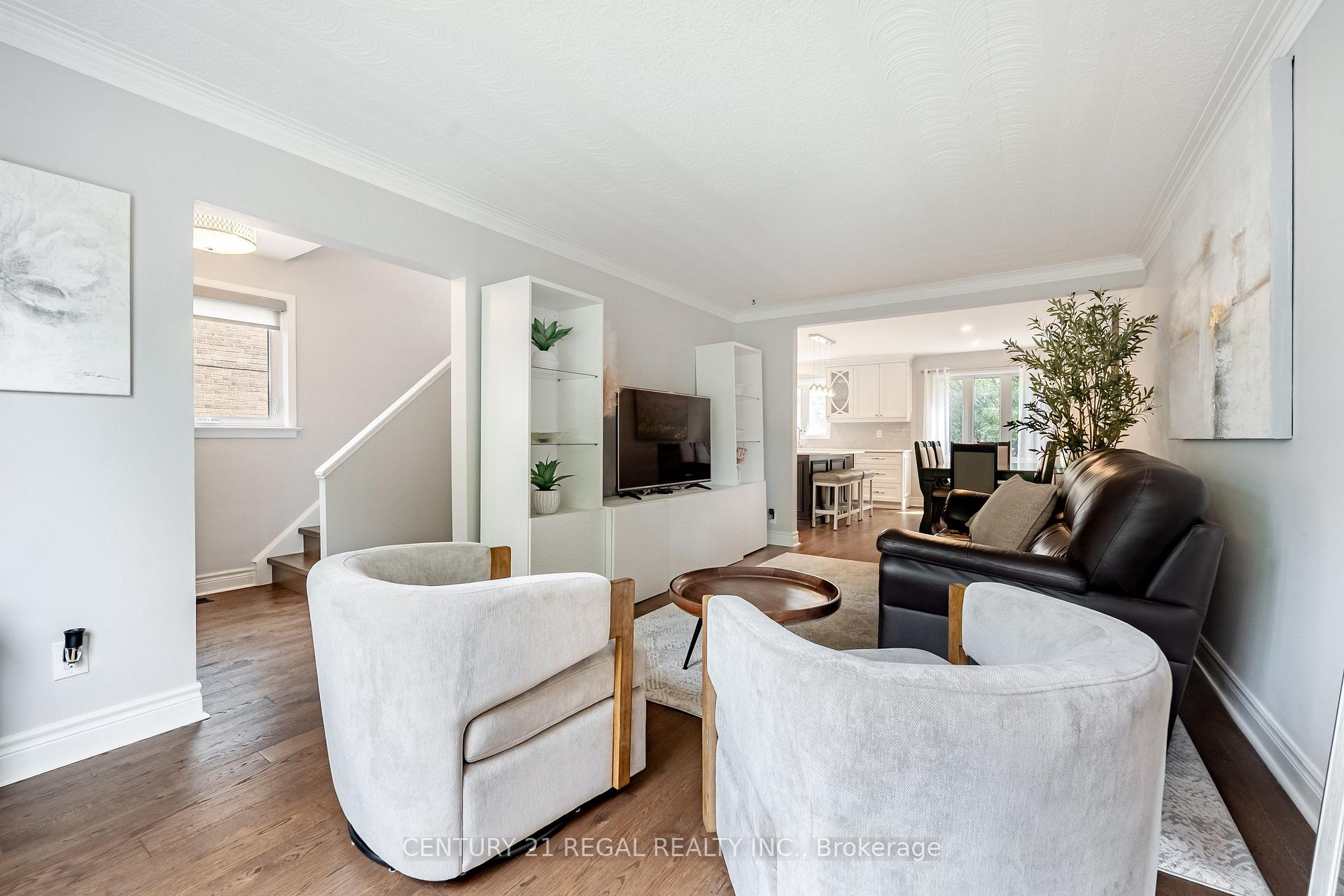Photo 11 of 21 Burlingame Road, Etobicoke, Alderwood — HOMEH