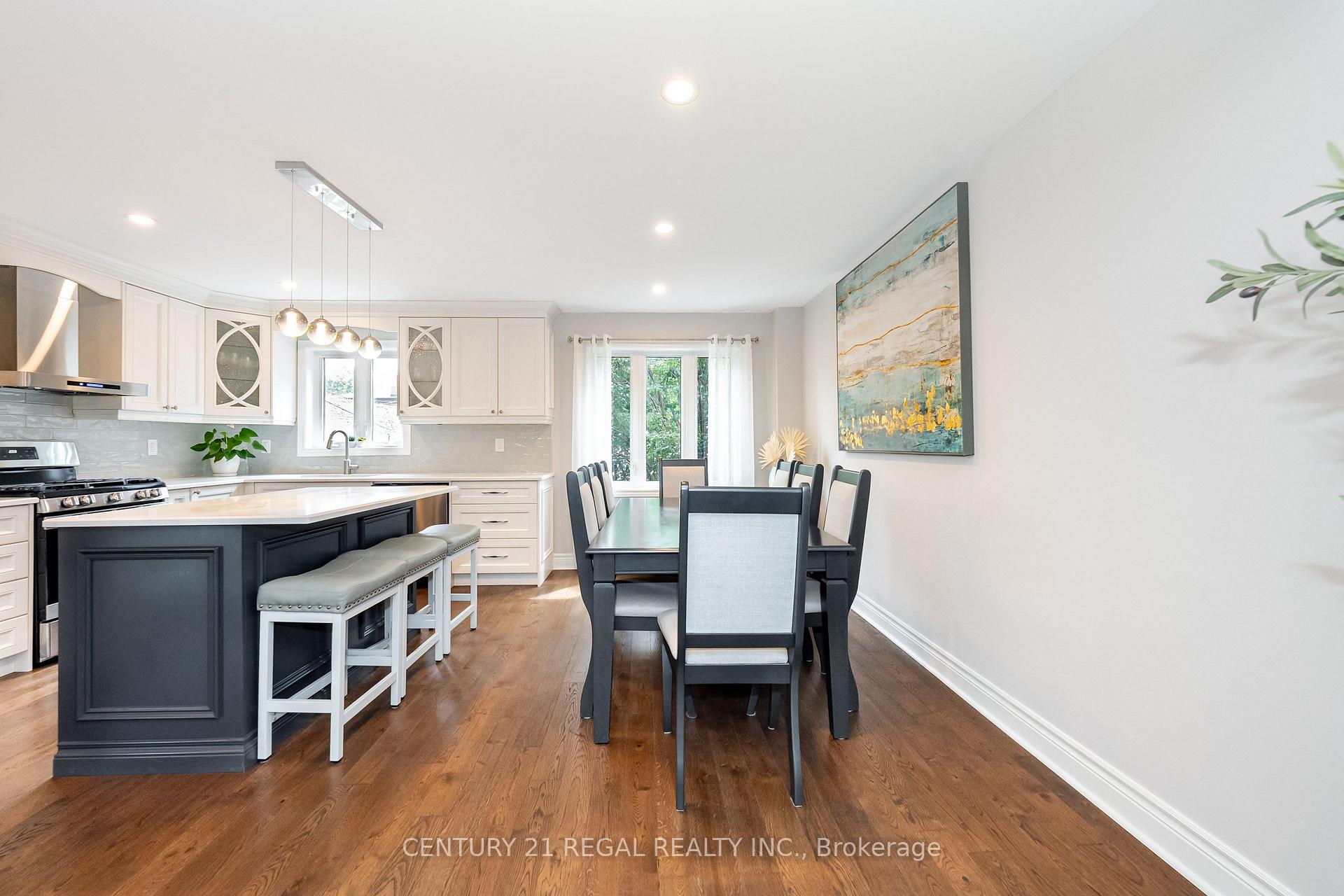 Photo 13 of 21 Burlingame Road, Etobicoke, Alderwood — HOMEH