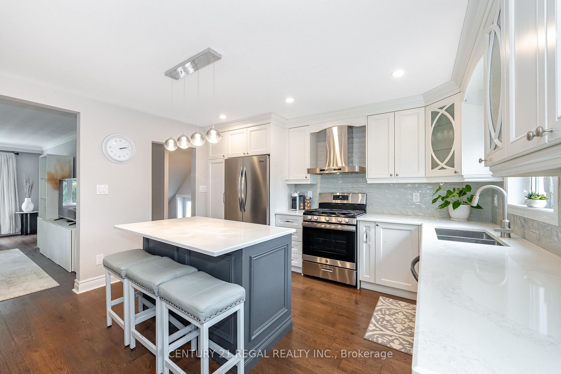 Photo 16 of 21 Burlingame Road, Etobicoke, Alderwood — HOMEH