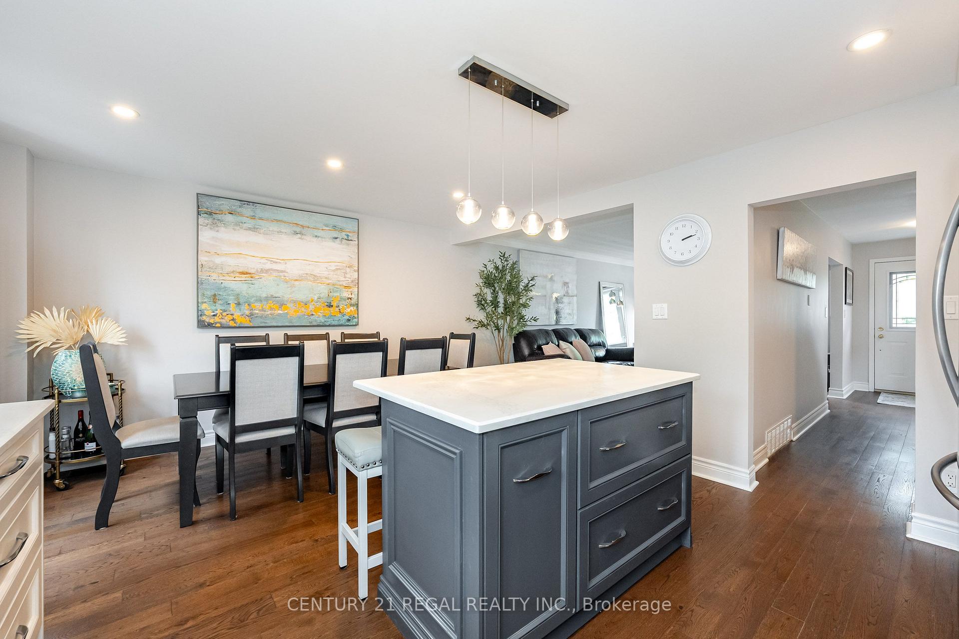 Photo 17 of 21 Burlingame Road, Etobicoke, Alderwood — HOMEH