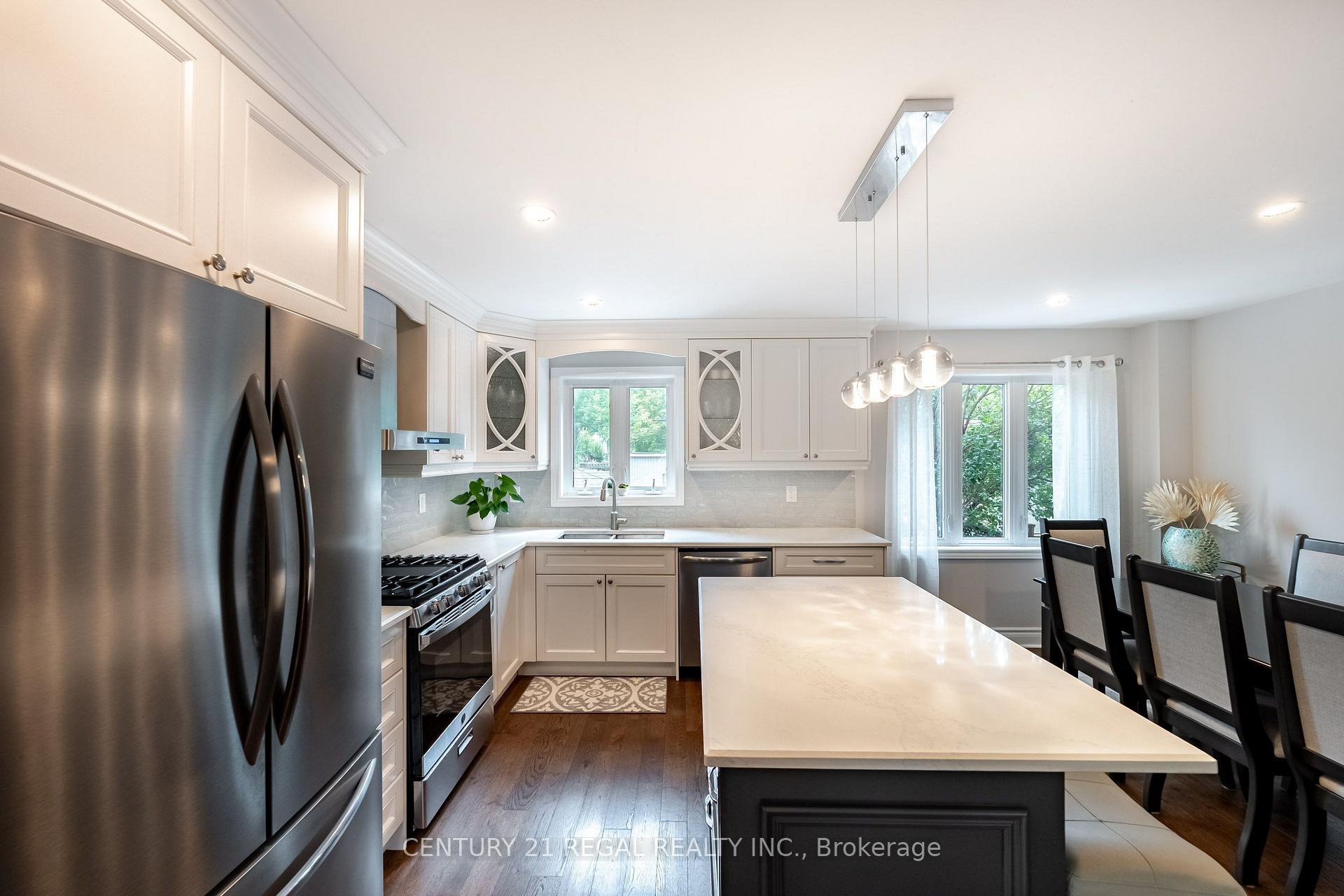 Photo 18 of 21 Burlingame Road, Etobicoke, Alderwood — HOMEH