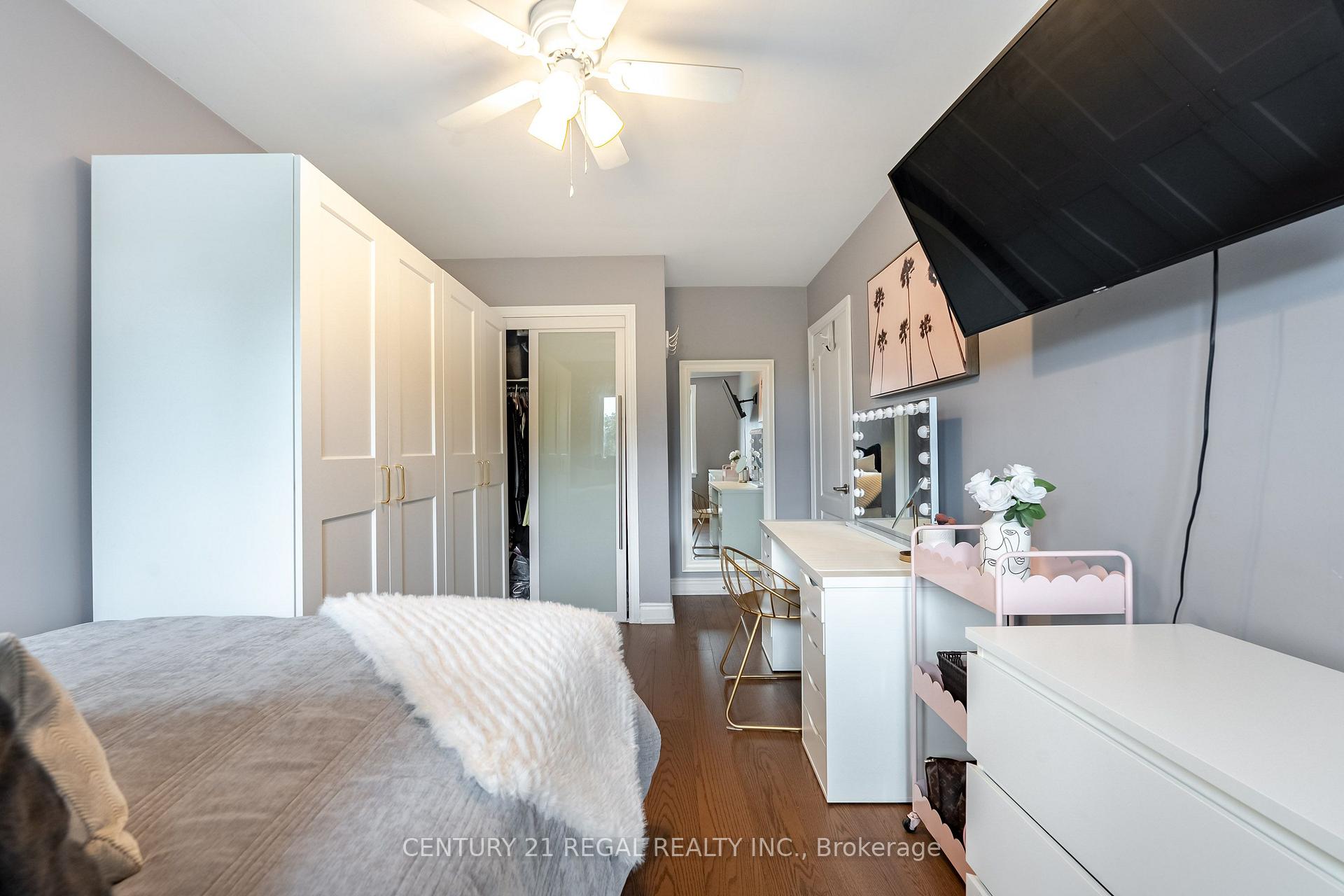 Photo 24 of 21 Burlingame Road, Etobicoke, Alderwood — HOMEH