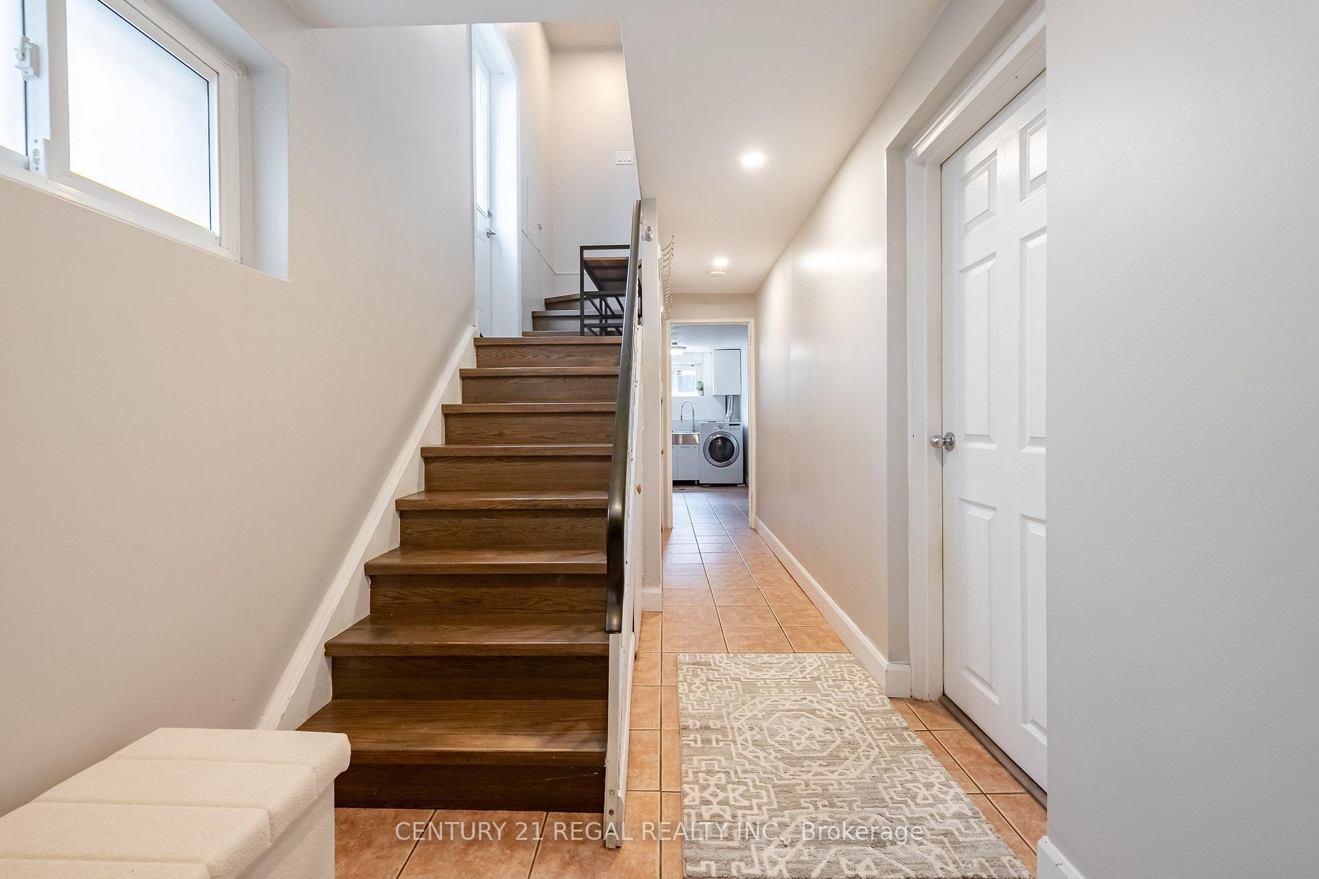 Photo 32 of 21 Burlingame Road, Etobicoke, Alderwood — HOMEH