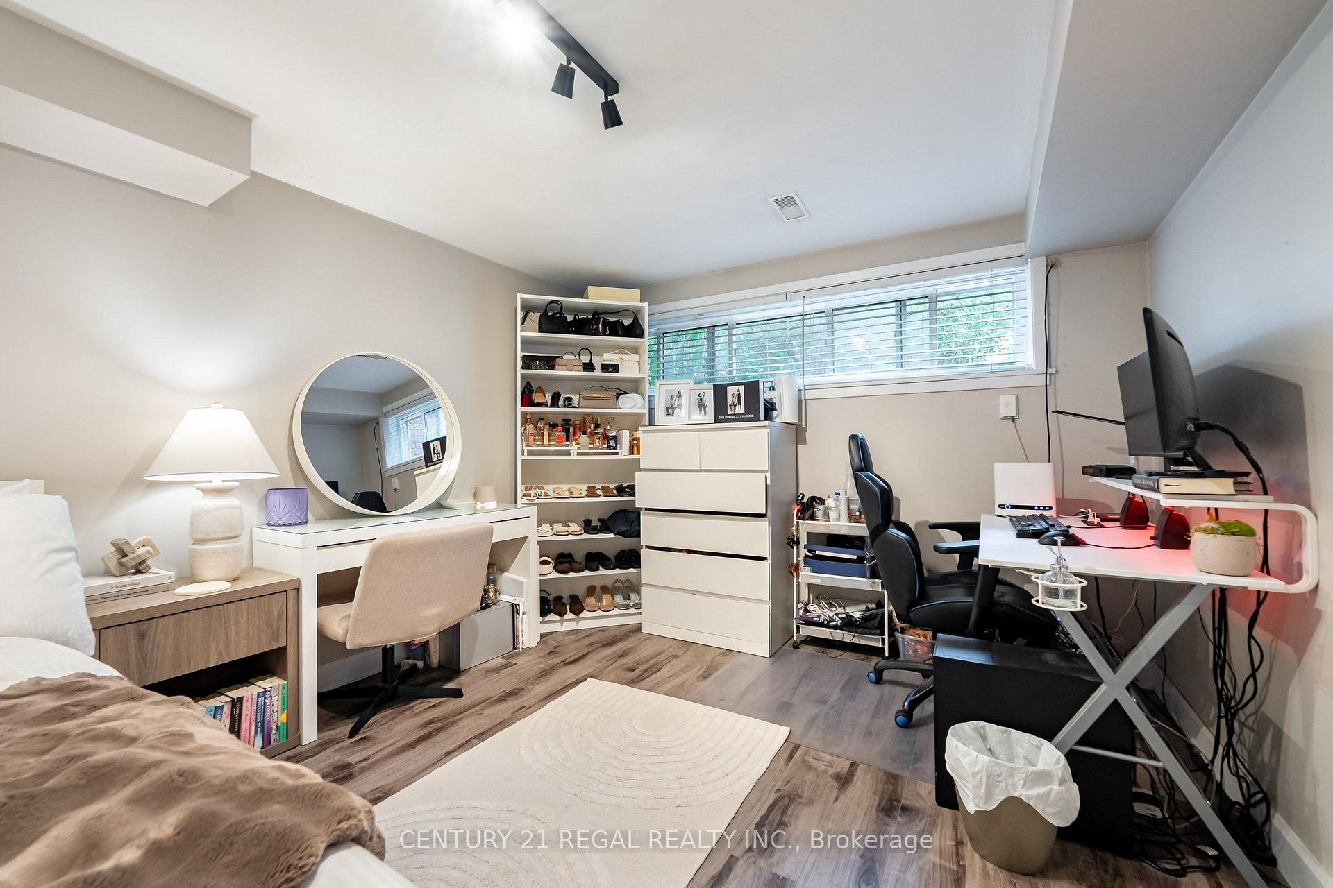 Photo 34 of 21 Burlingame Road, Etobicoke, Alderwood — HOMEH