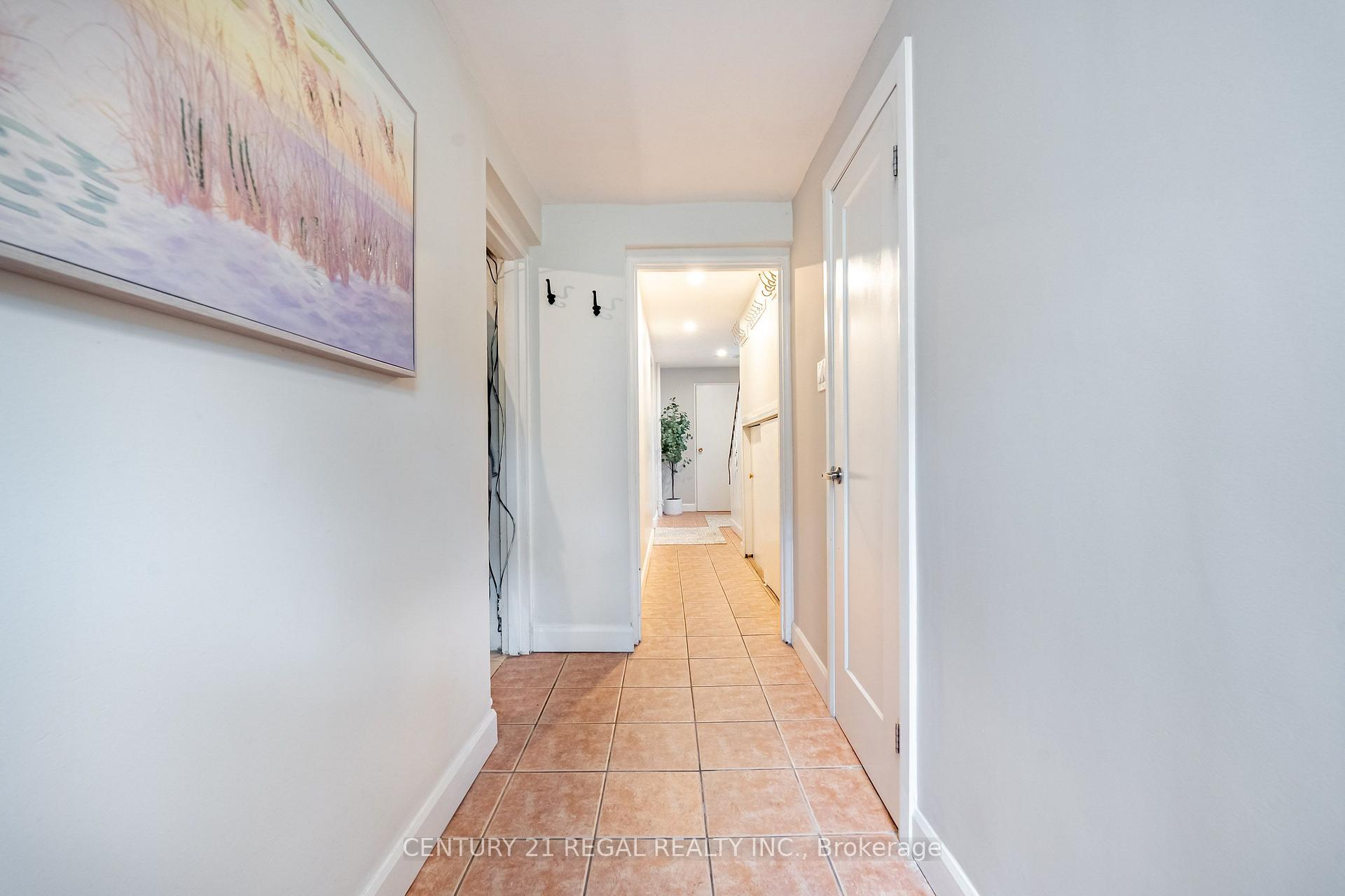 Photo 38 of 21 Burlingame Road, Etobicoke, Alderwood — HOMEH