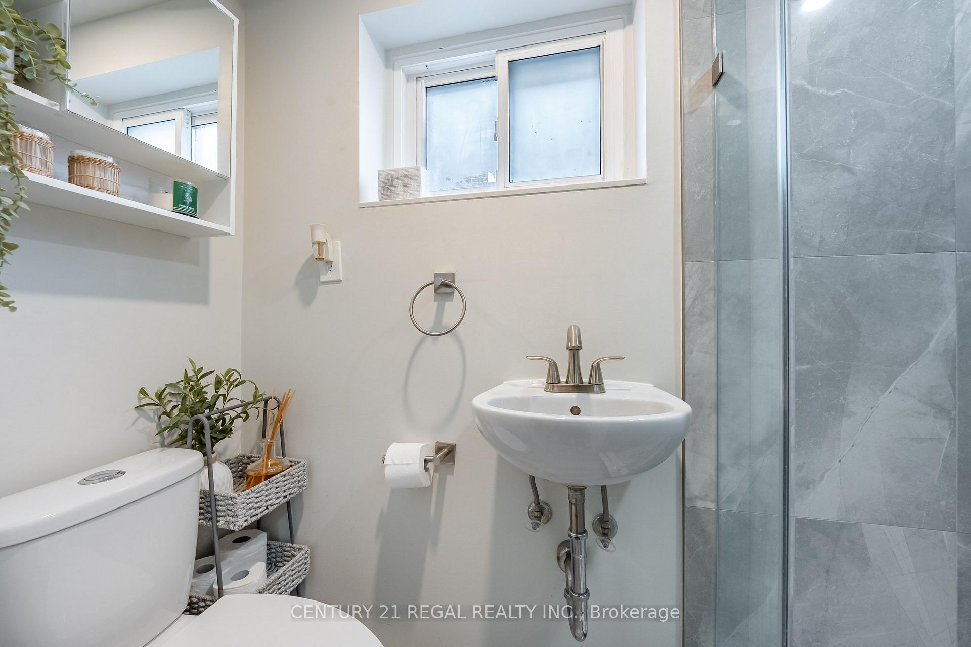Photo 40 of 21 Burlingame Road, Etobicoke, Alderwood — HOMEH