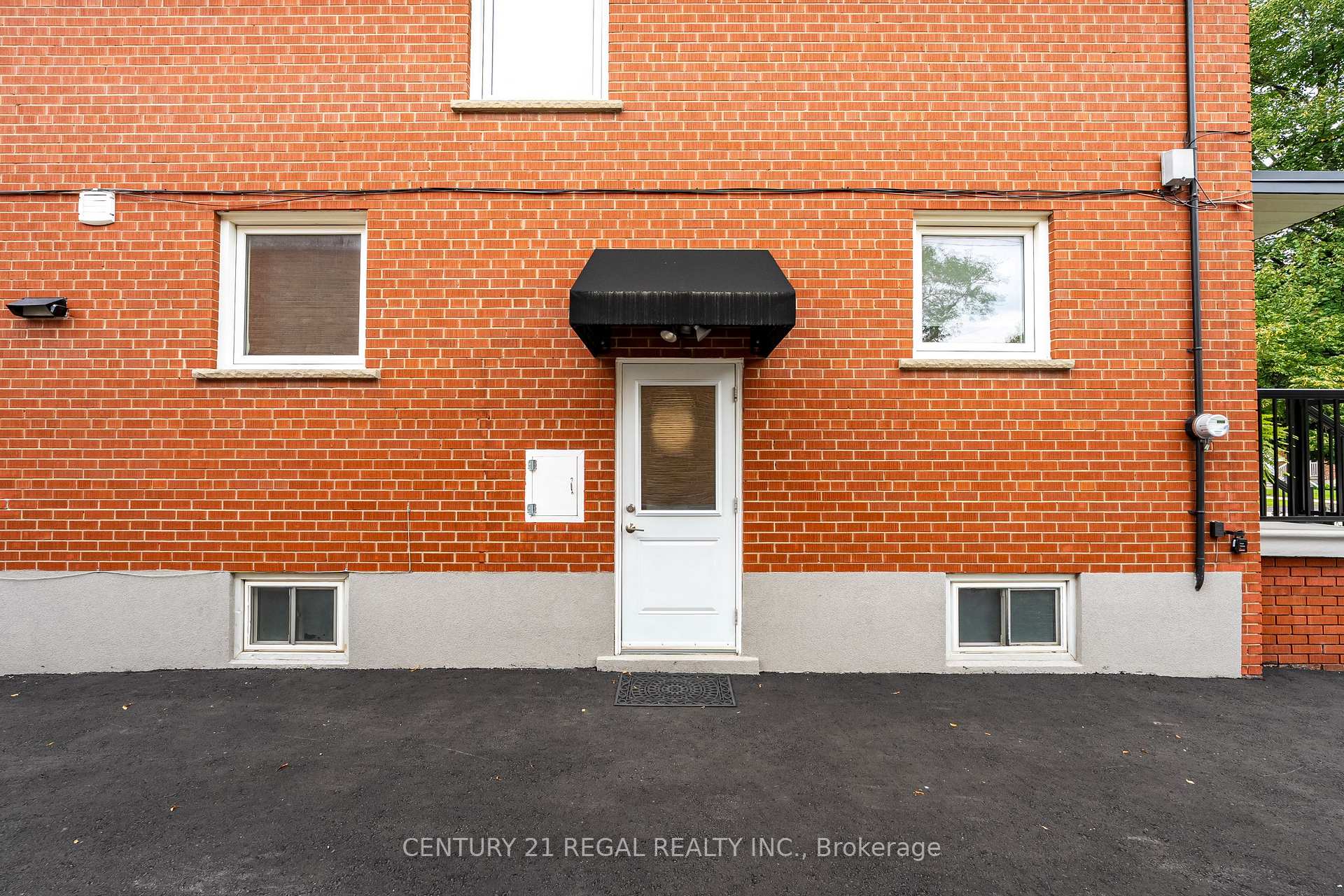 Photo 42 of 21 Burlingame Road, Etobicoke, Alderwood — HOMEH