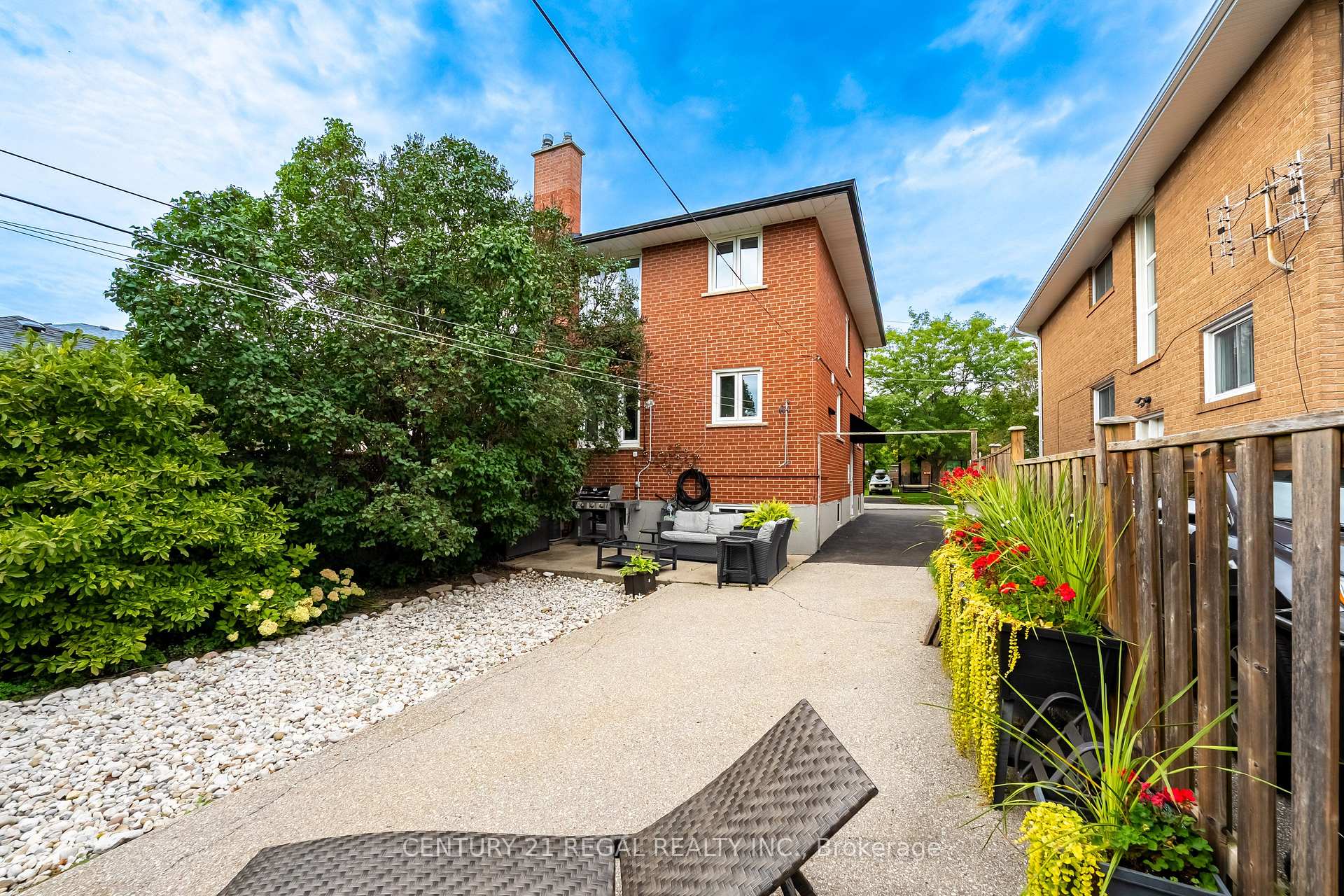 Photo 47 of 21 Burlingame Road, Etobicoke, Alderwood — HOMEH