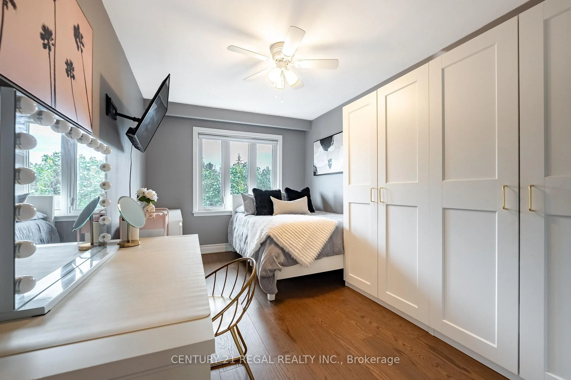 Photo 23 of 21 Burlingame Road, Etobicoke, Alderwood — HOMEH