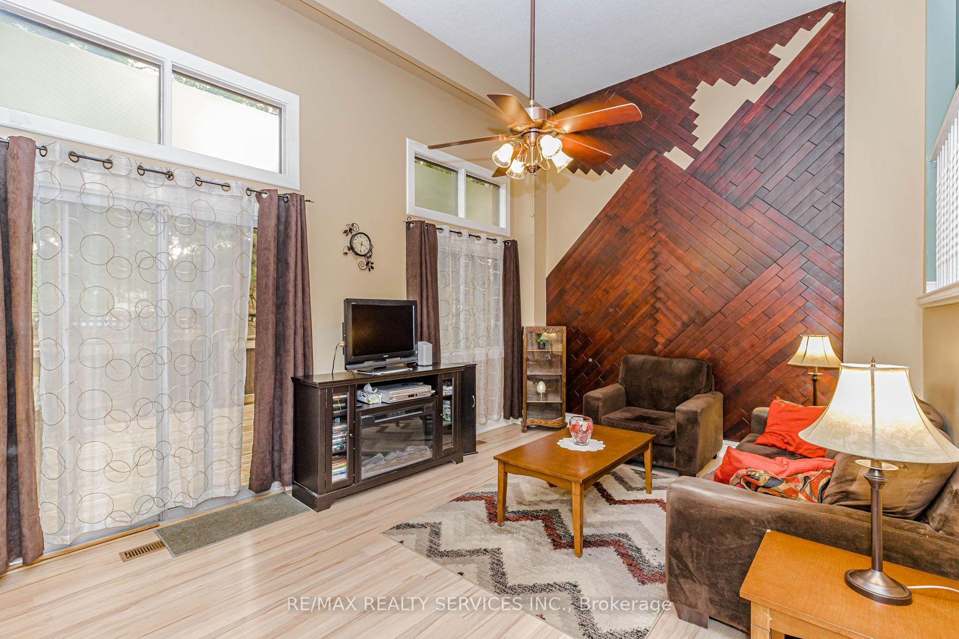 Photo 7 of 47 Dawson Crescent, Brampton, Brampton North — HOMEH