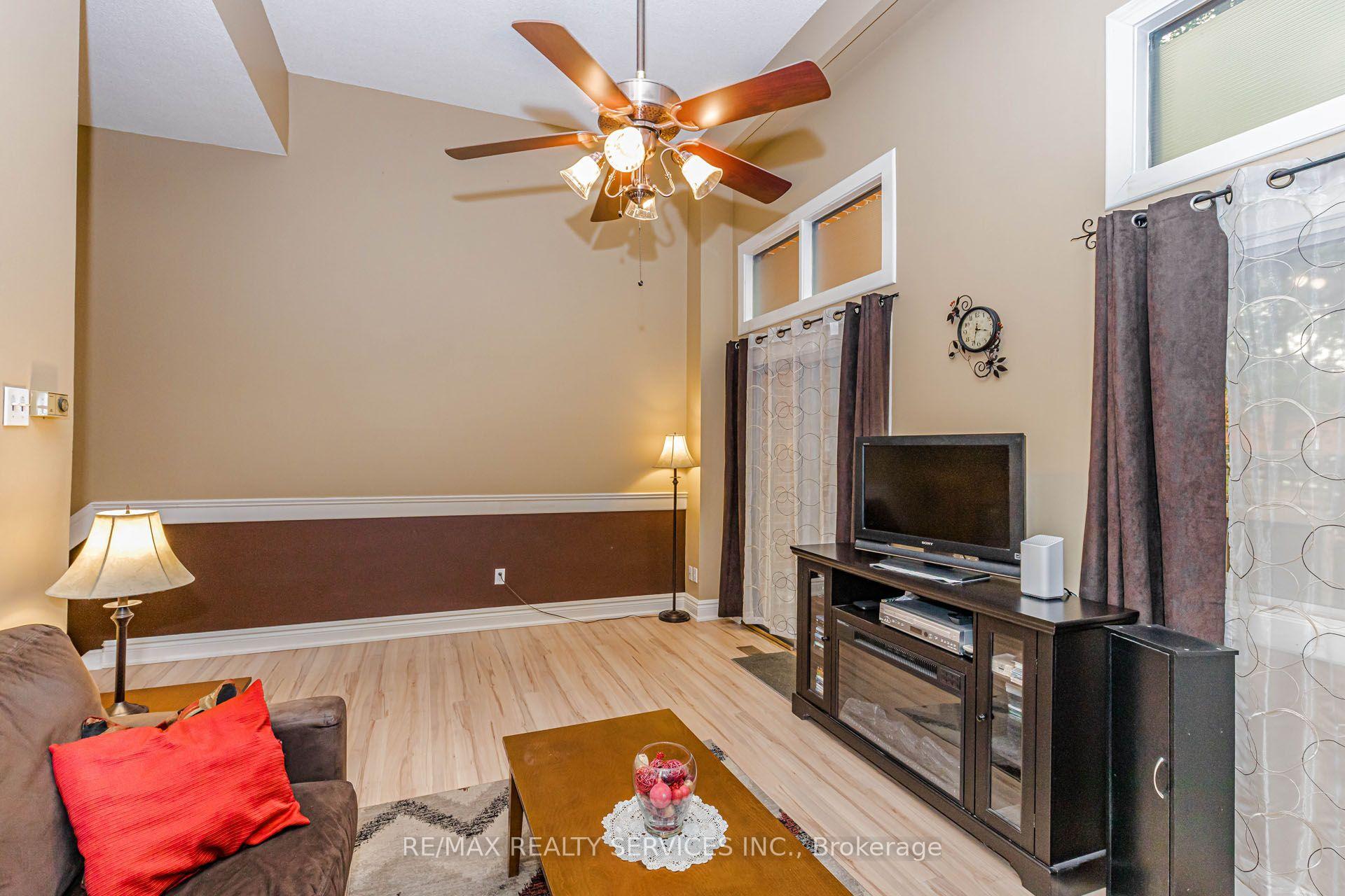 Photo 9 of 47 Dawson Crescent, Brampton, Brampton North — HOMEH