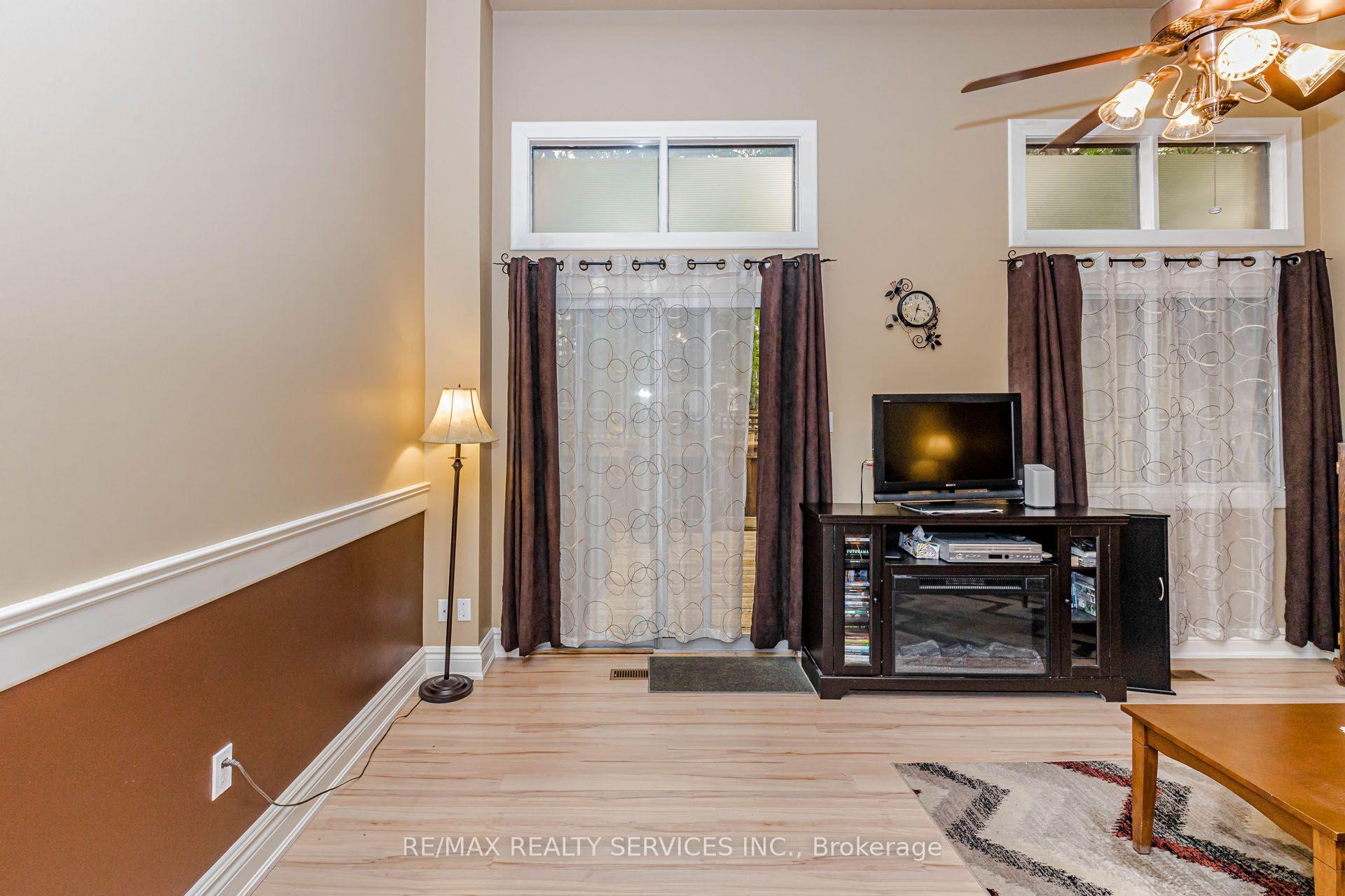 Photo 10 of 47 Dawson Crescent, Brampton, Brampton North — HOMEH