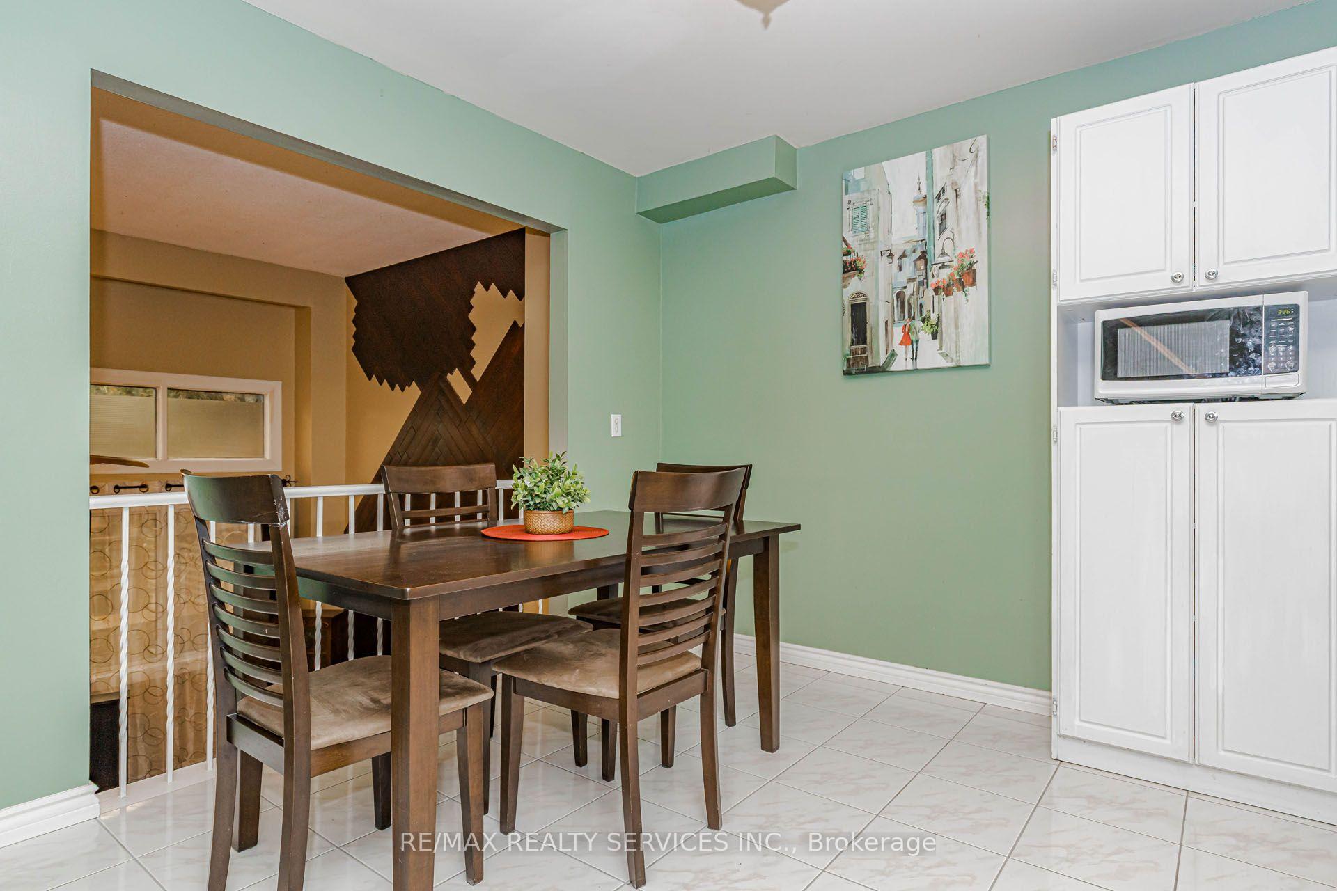Photo 11 of 47 Dawson Crescent, Brampton, Brampton North — HOMEH