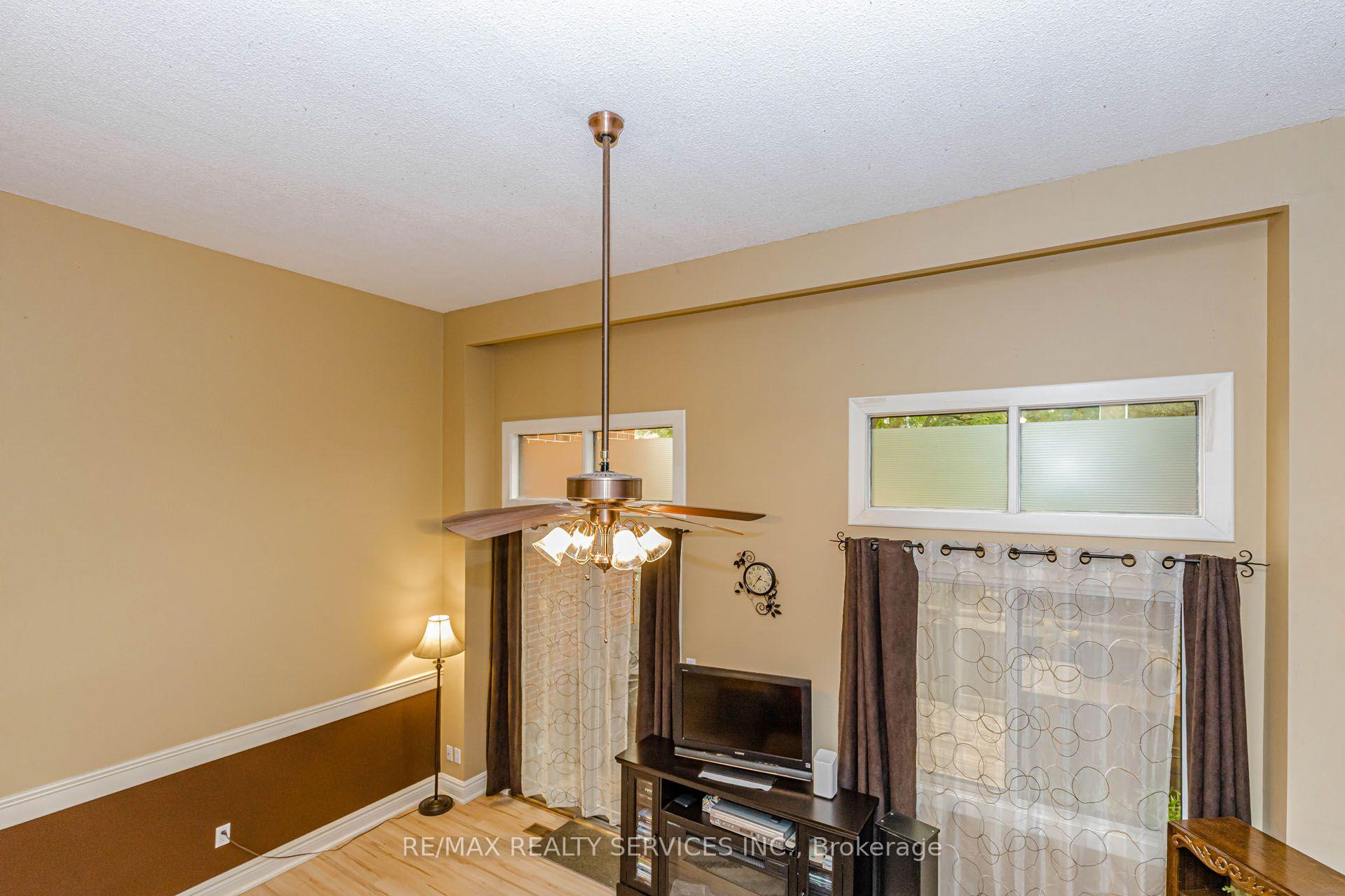 Photo 15 of 47 Dawson Crescent, Brampton, Brampton North — HOMEH