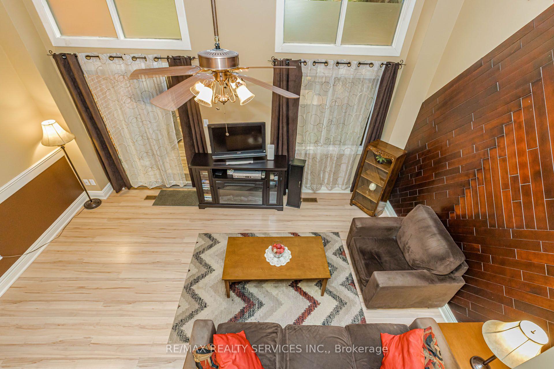 Photo 16 of 47 Dawson Crescent, Brampton, Brampton North — HOMEH