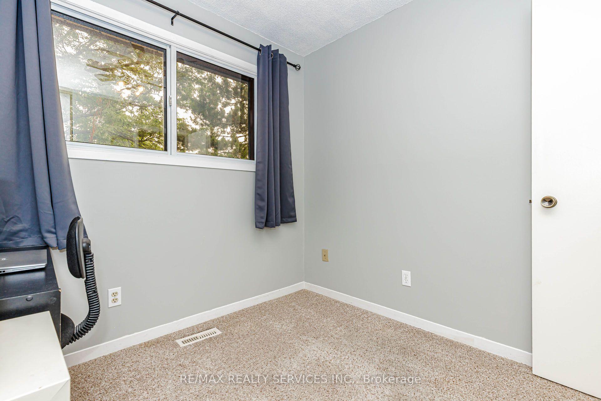 Photo 26 of 47 Dawson Crescent, Brampton, Brampton North — HOMEH