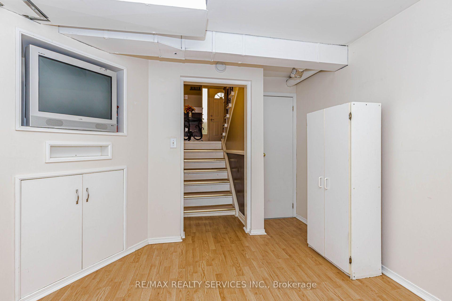 Photo 27 of 47 Dawson Crescent, Brampton, Brampton North — HOMEH