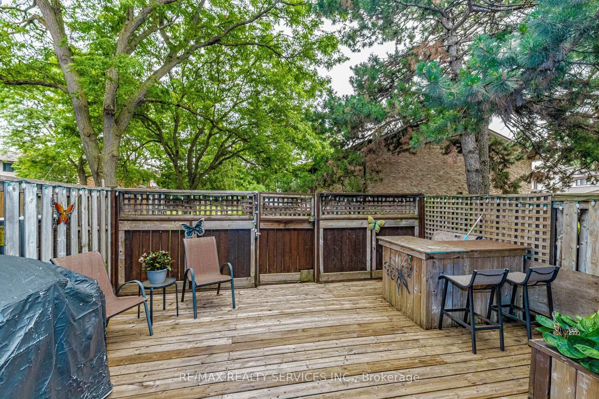 Photo 28 of 47 Dawson Crescent, Brampton, Brampton North — HOMEH