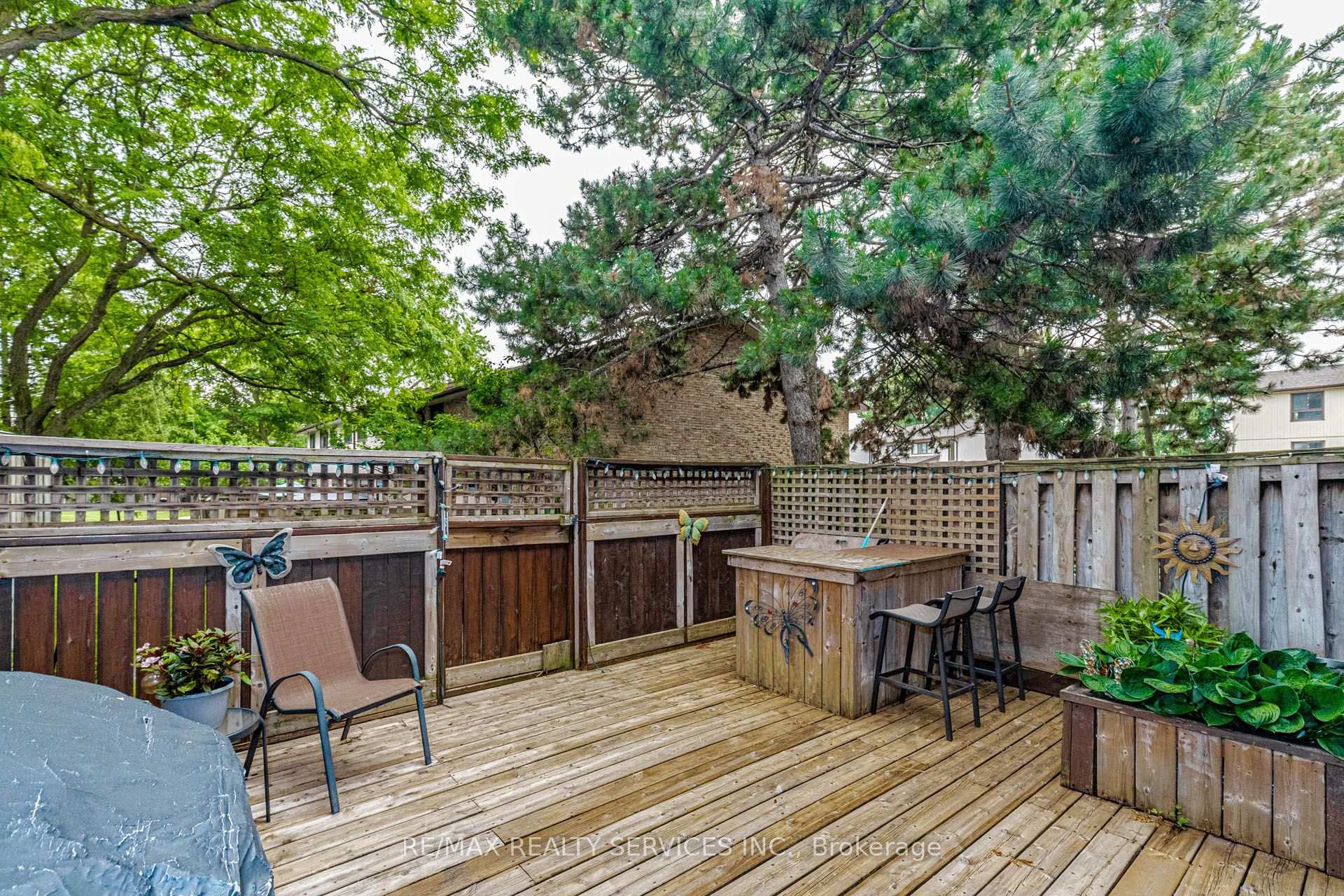 Photo 29 of 47 Dawson Crescent, Brampton, Brampton North — HOMEH