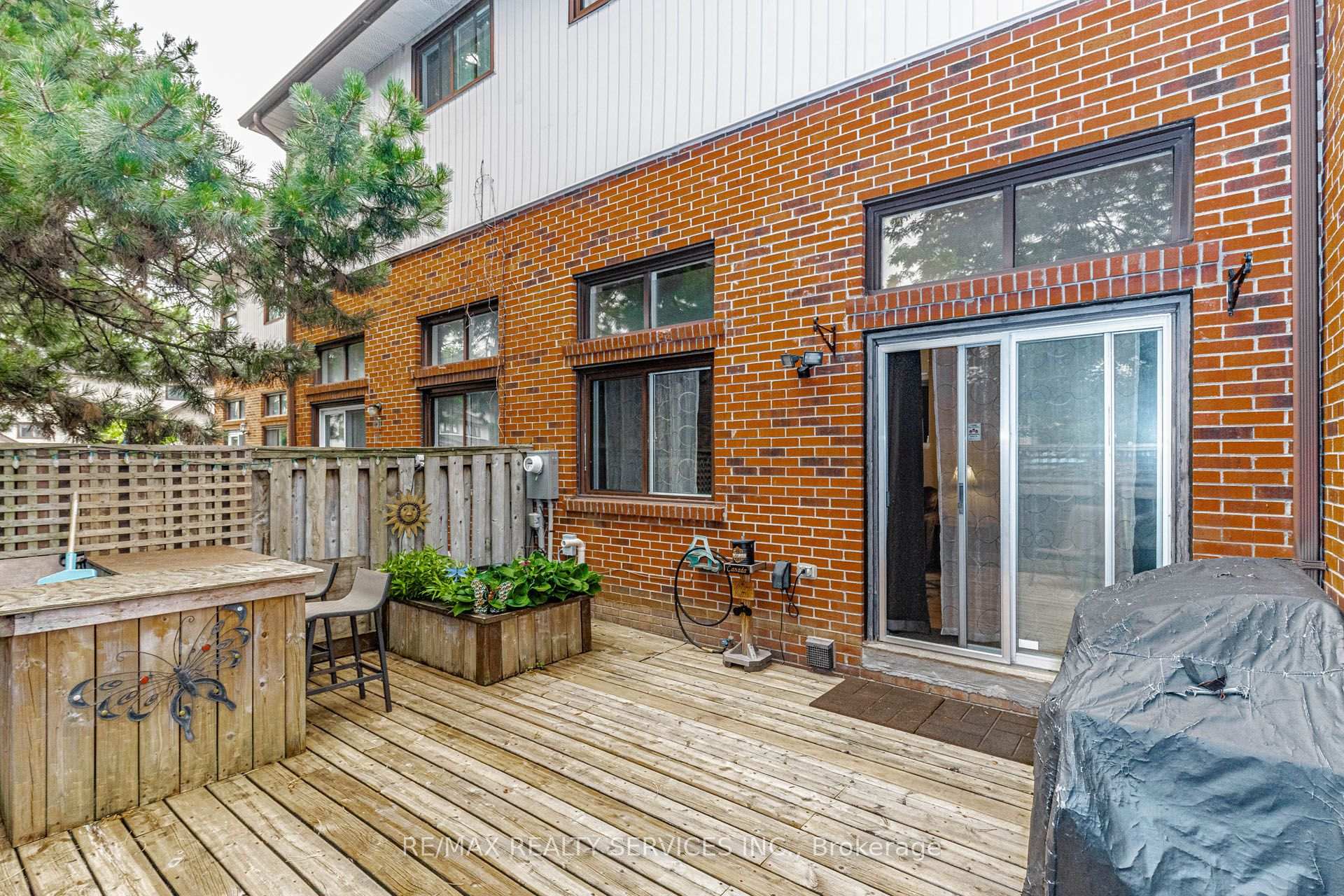 Photo 30 of 47 Dawson Crescent, Brampton, Brampton North — HOMEH