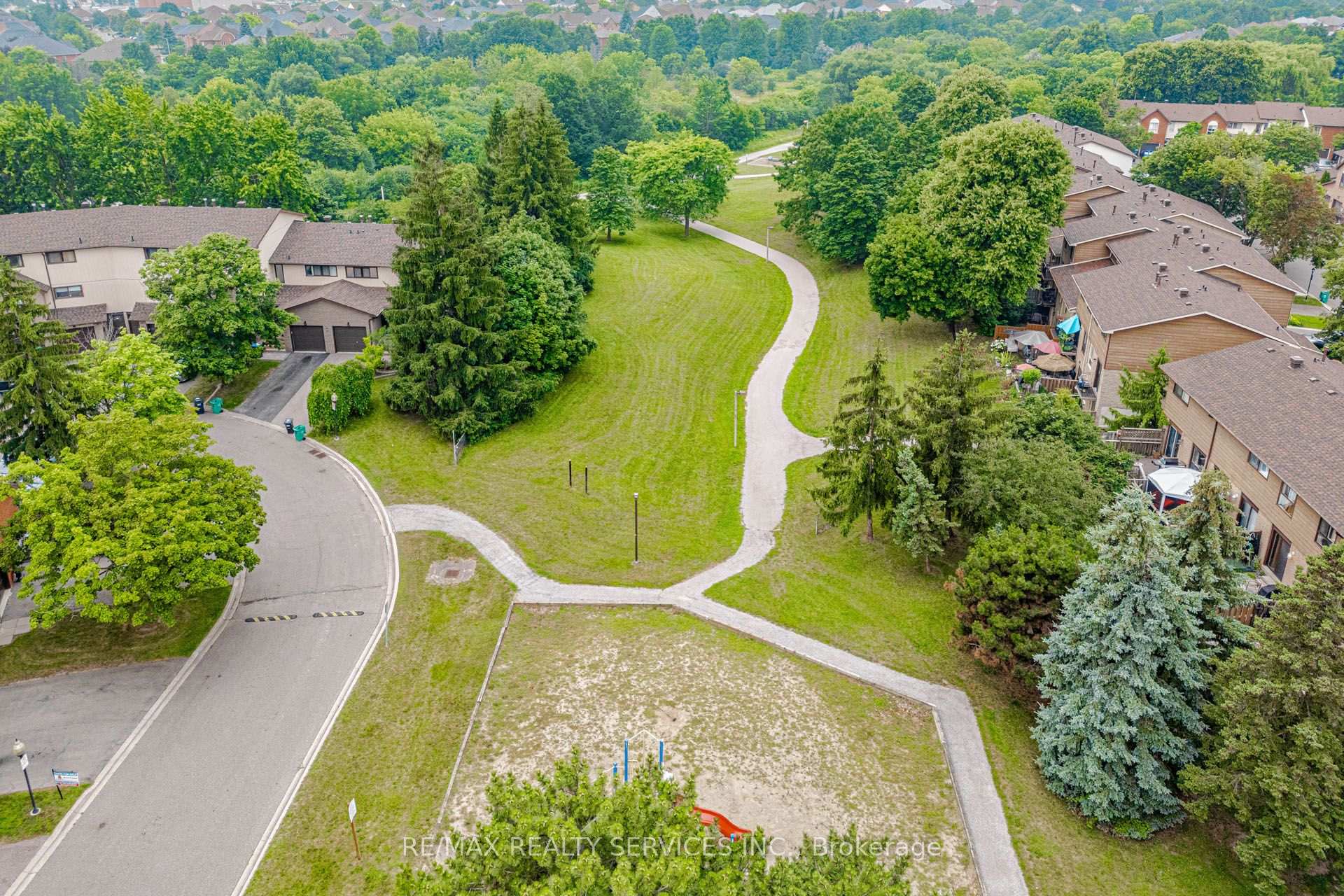 Photo 36 of 47 Dawson Crescent, Brampton, Brampton North — HOMEH