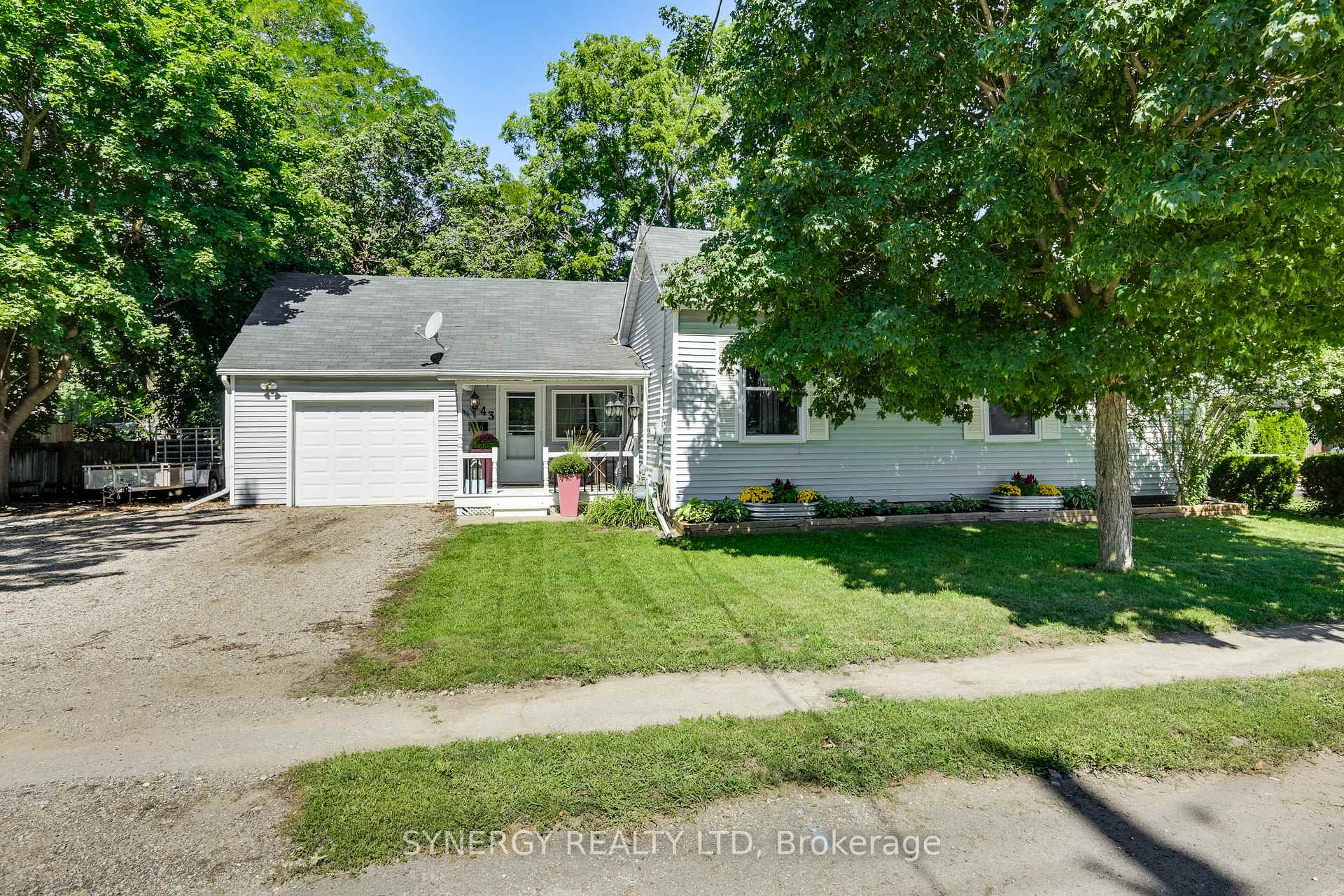 Photo 2 of 43 Canaan Street, Strathroy-Caradoc, SE — HOMEH