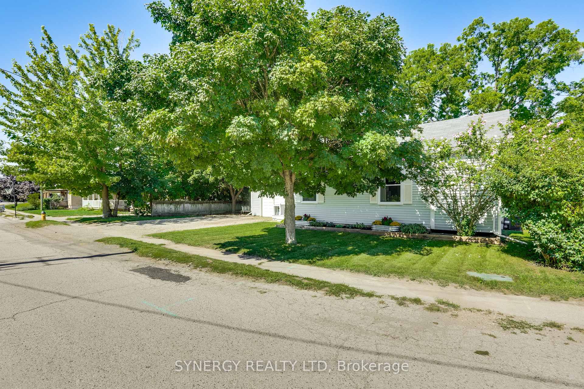 Photo 4 of 43 Canaan Street, Strathroy-Caradoc, SE — HOMEH