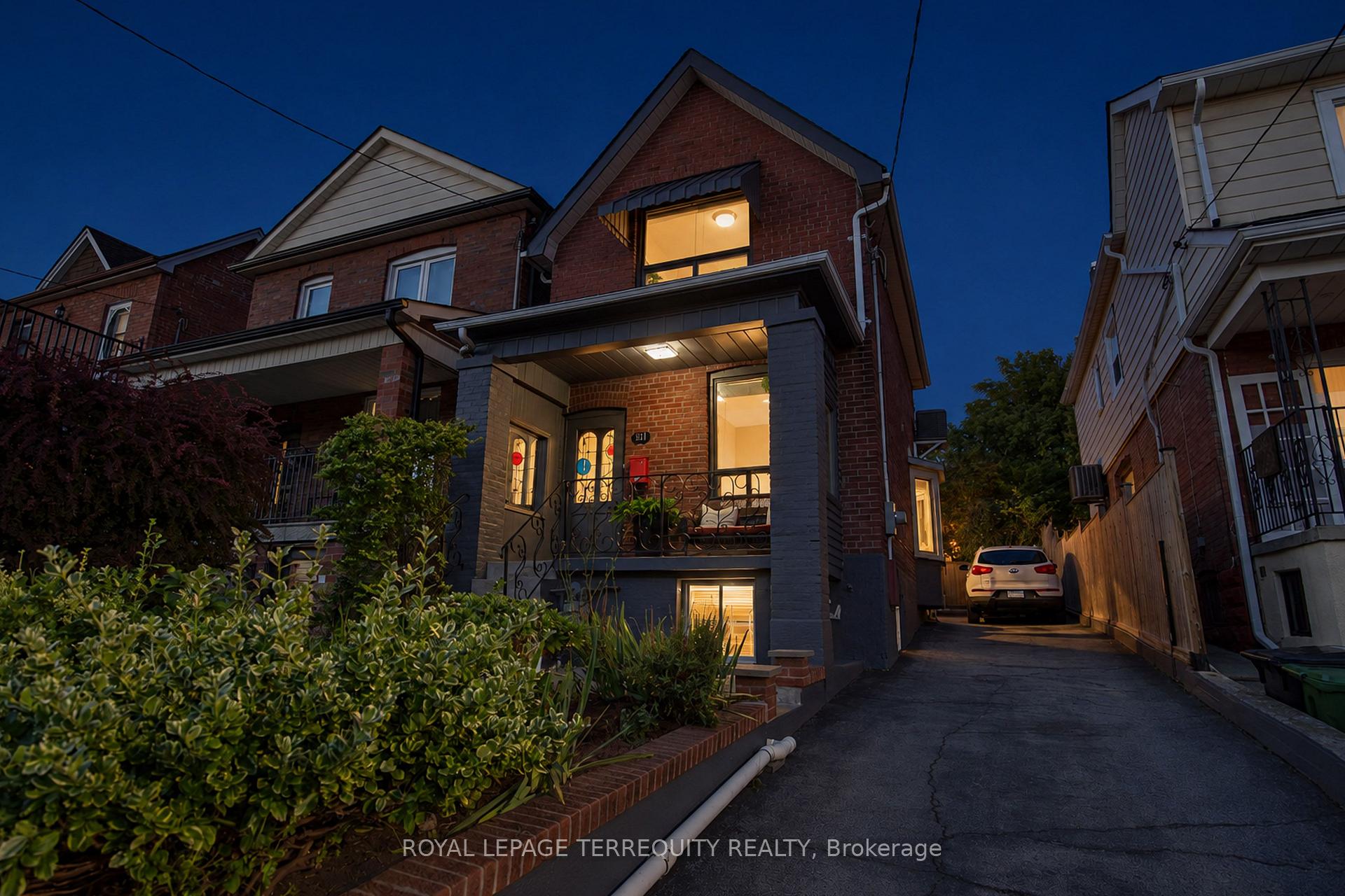 Front of 211 Blackthorn Avenue