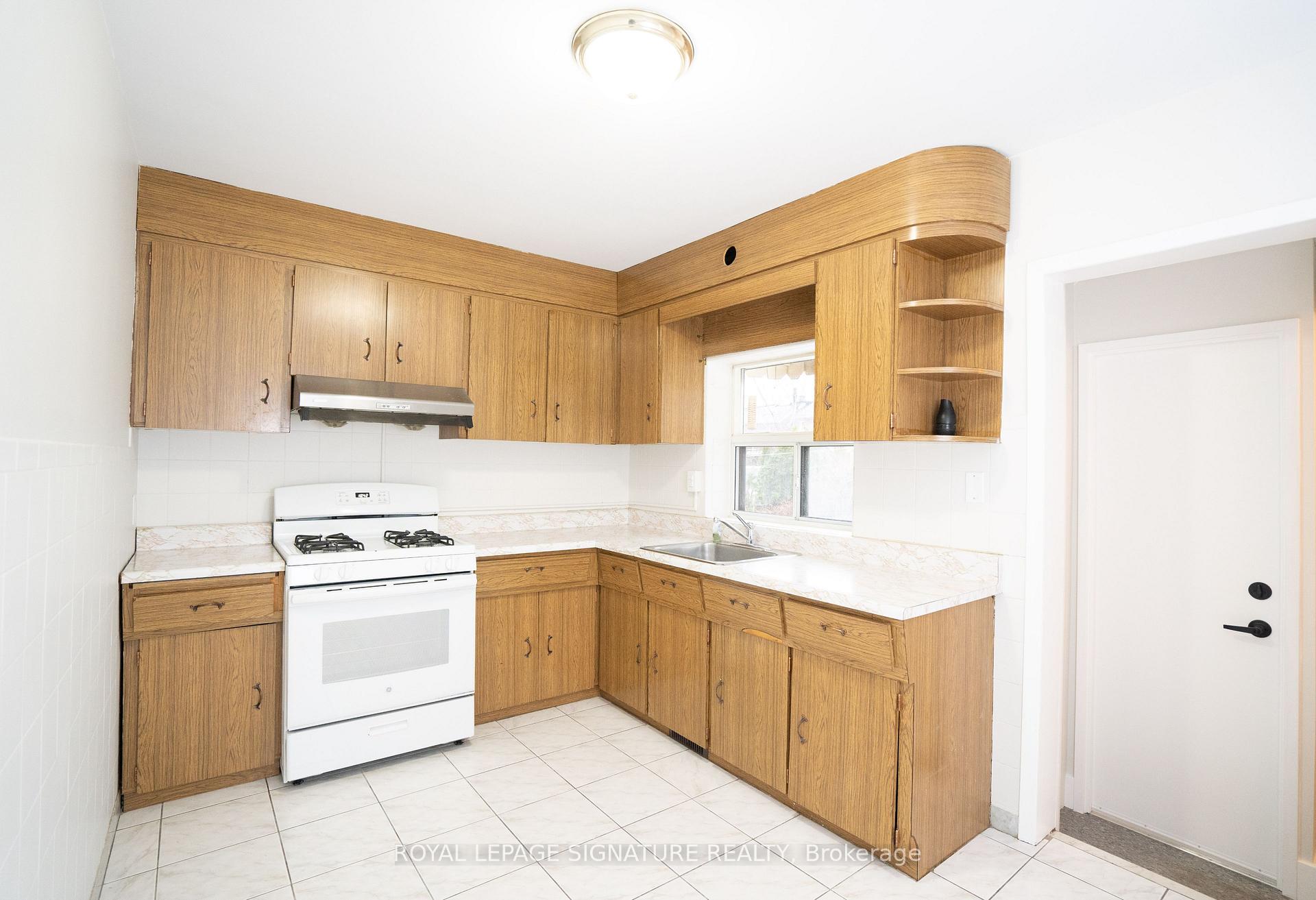 Photo 5 of Unit Upper, 393 Milverton Boulevard, Toronto, Danforth — HOMEH