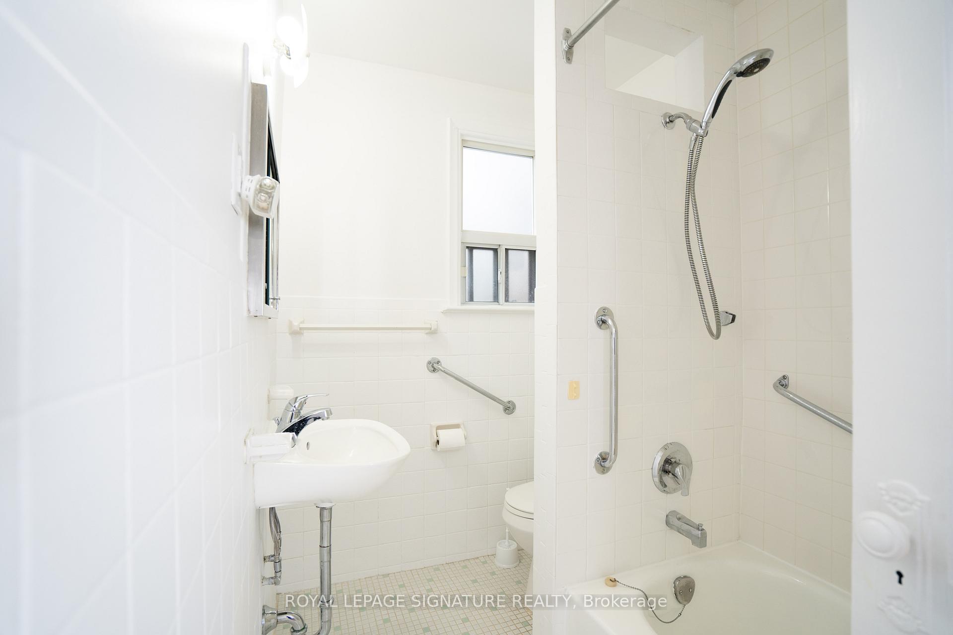 Photo 10 of Unit Upper, 393 Milverton Boulevard, Toronto, Danforth — HOMEH
