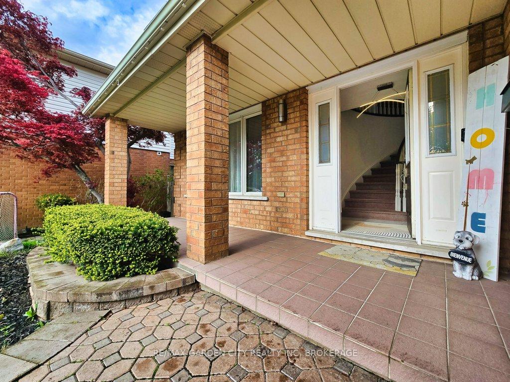 Photo 5 of 20 Consiglia Drive, St. Catharines, Rykert/Vansickle — HOMEH