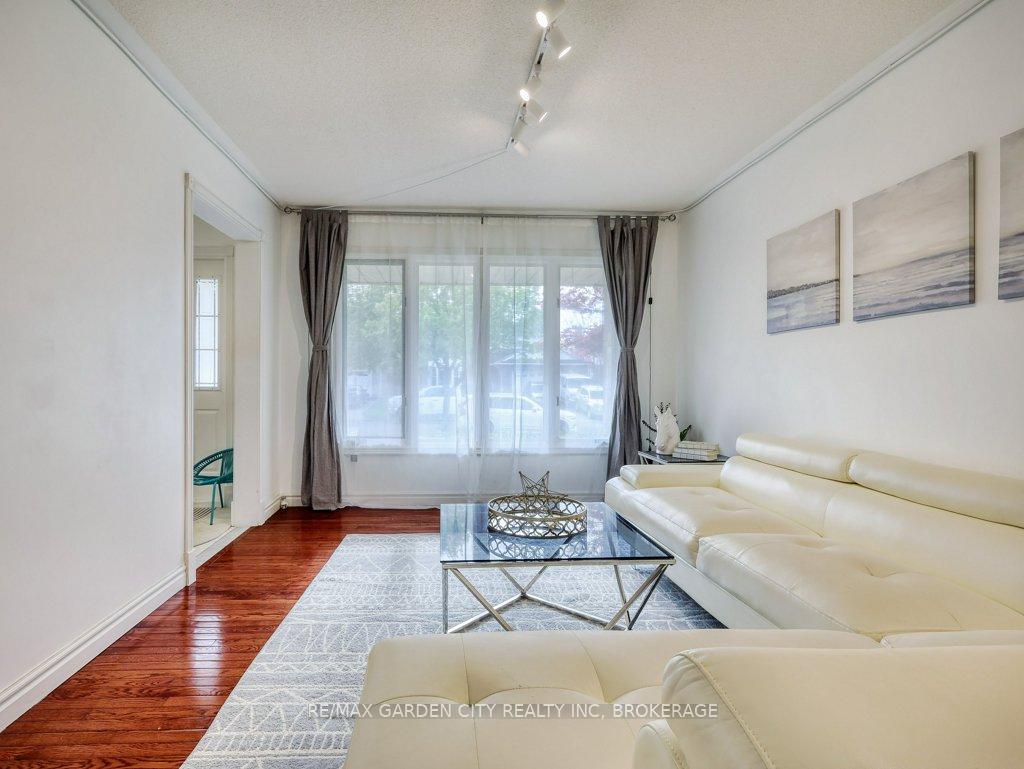 Photo 9 of 20 Consiglia Drive, St. Catharines, Rykert/Vansickle — HOMEH