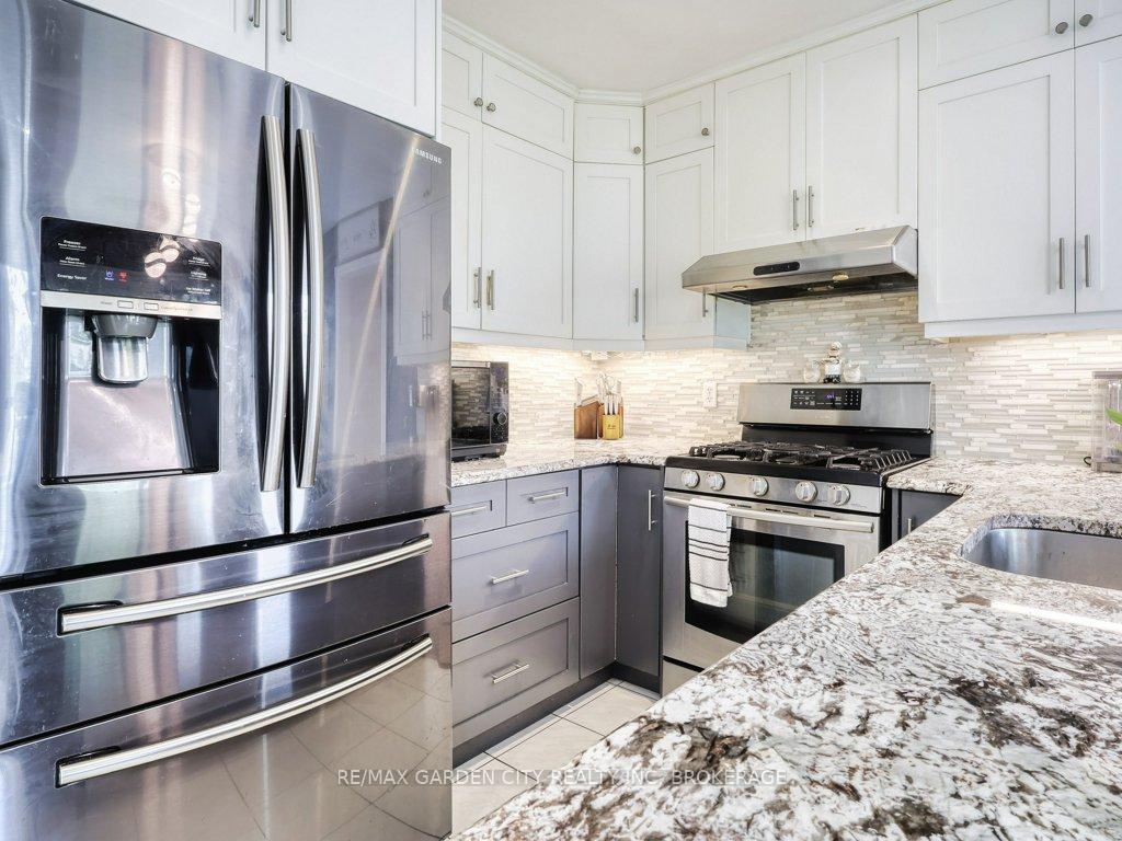 Photo 15 of 20 Consiglia Drive, St. Catharines, Rykert/Vansickle — HOMEH