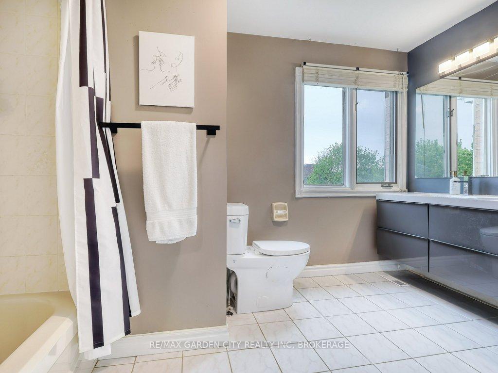 Photo 30 of 20 Consiglia Drive, St. Catharines, Rykert/Vansickle — HOMEH